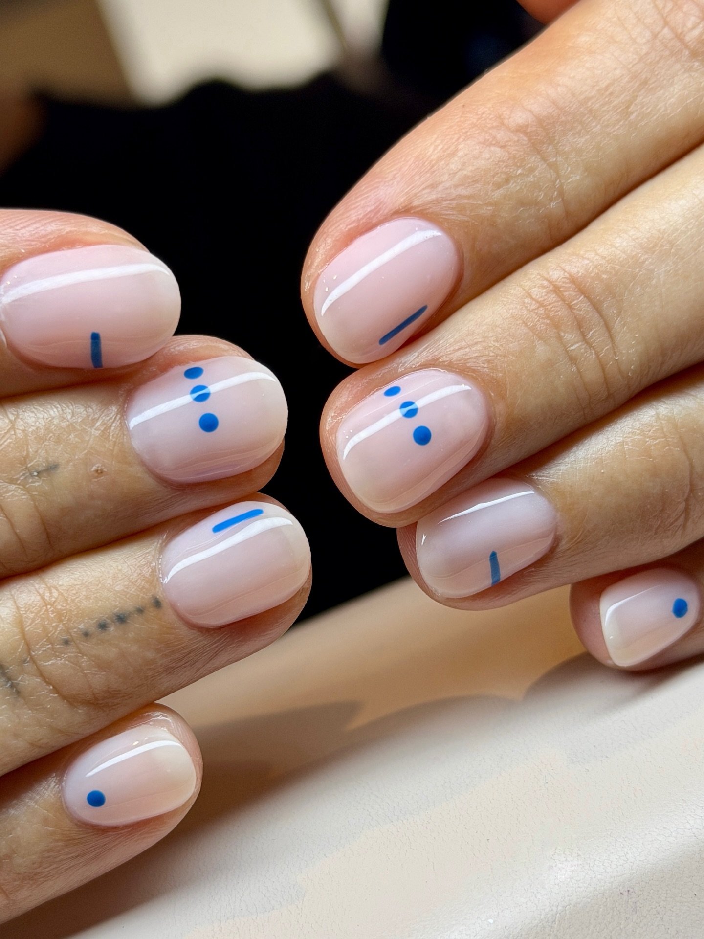 Clean set, tiny statements 💙 
Nails by Joanna 
&bull;
&bull;
&bull;
#nailart #minimalnailart #nailinspo #simplenails #neutralnails