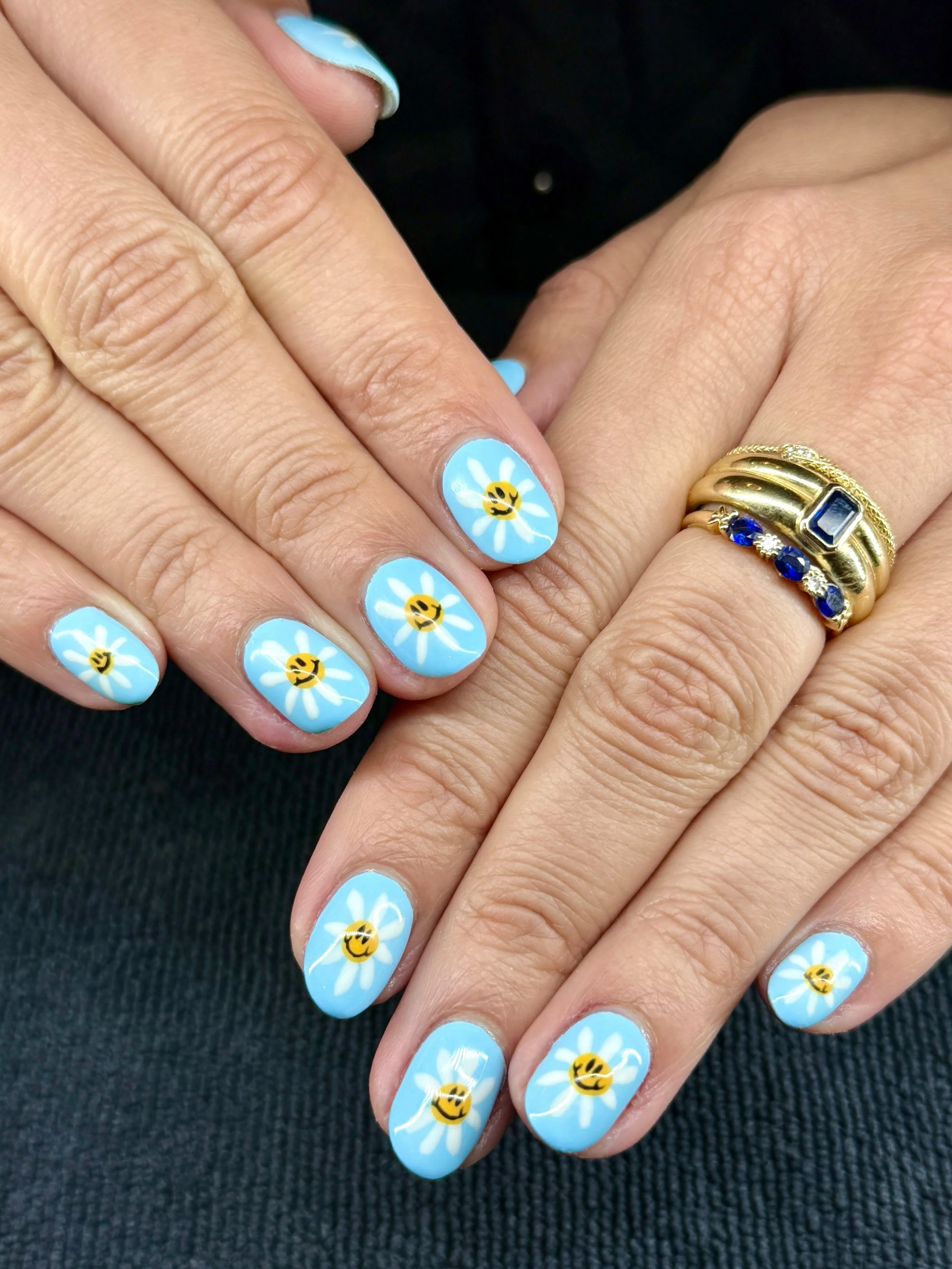 Dreary weather calls for happy nails 🌼🤍 
Nails by Bridge 
&bull;
&bull;
&bull;
#summernails #springnails #nailinspo #bluenails #nailartist