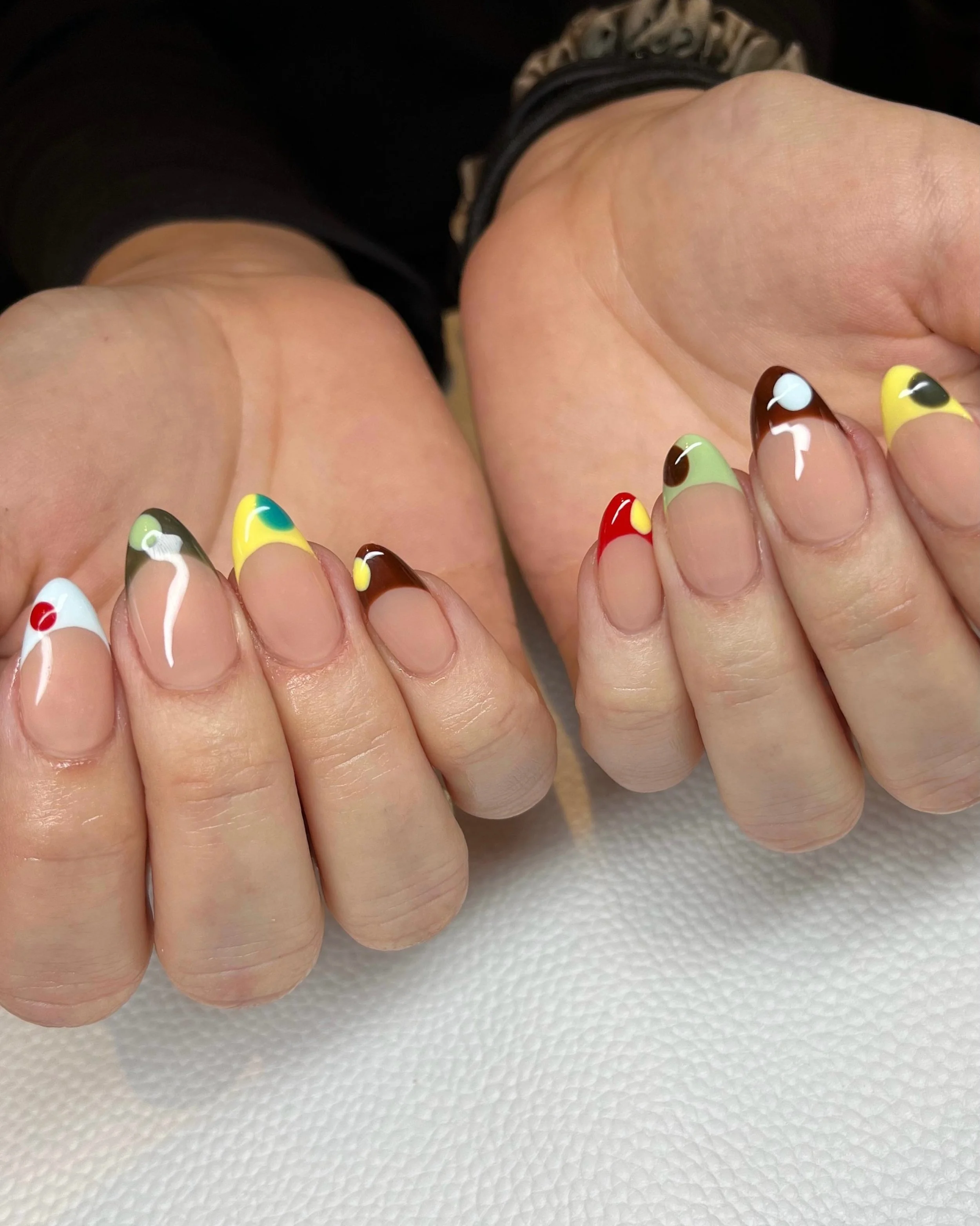 Chasing hues, so cue summer! ☀️&hearts;️
Nails by Sharonda 
&bull;
&bull;
&bull;
#nailart #abstractnails #frenchnails #nailart #nailartinspiration