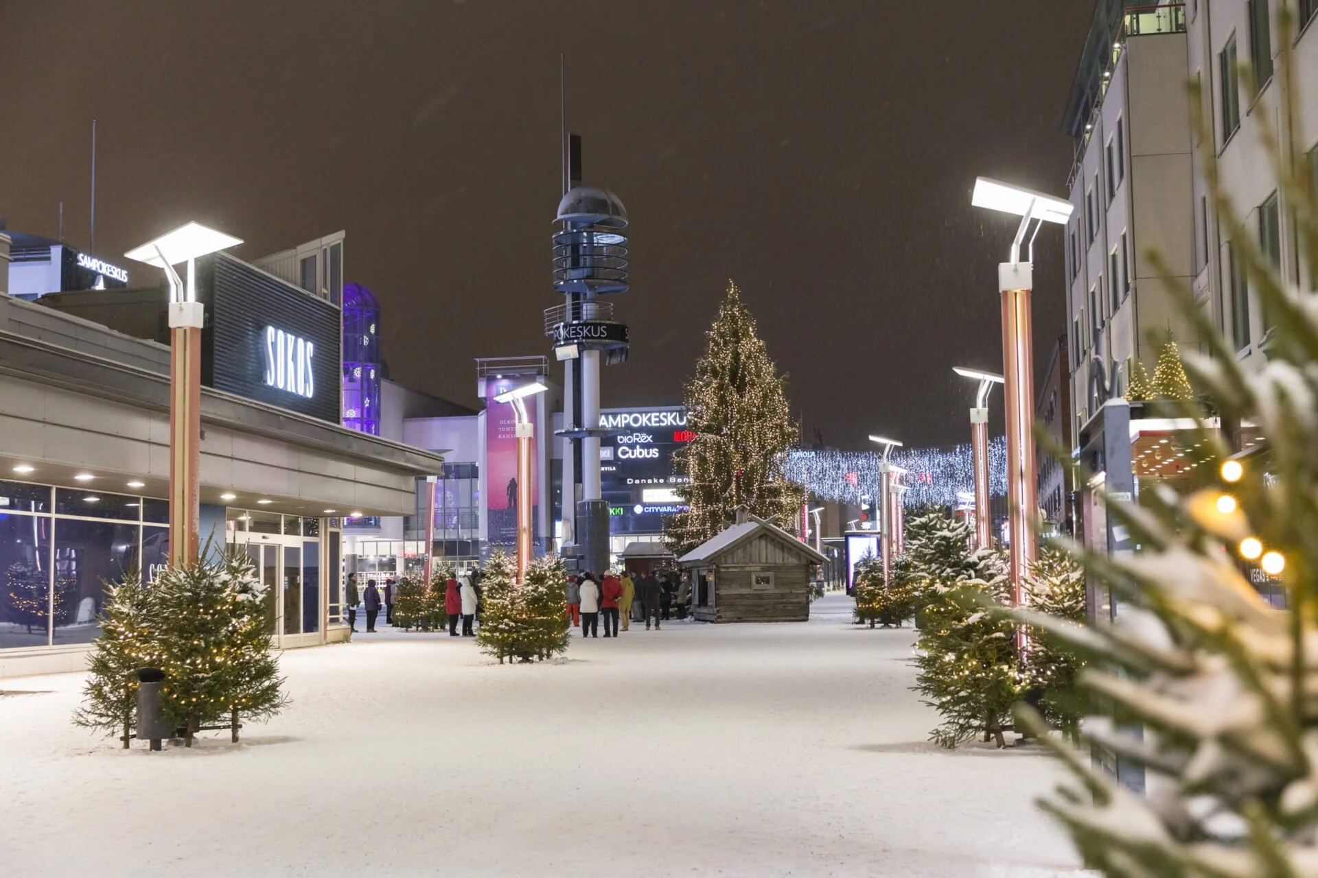 Early-winter-christmas-lights-snow-in-Rovaniemi-city-centre-Lapland-Finland-1920x1280.jpg