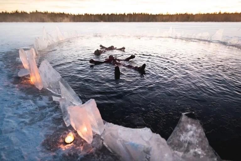 ice-floating-small-group-rovaniemi-lapland-beyond-arctic-768x513.jpg