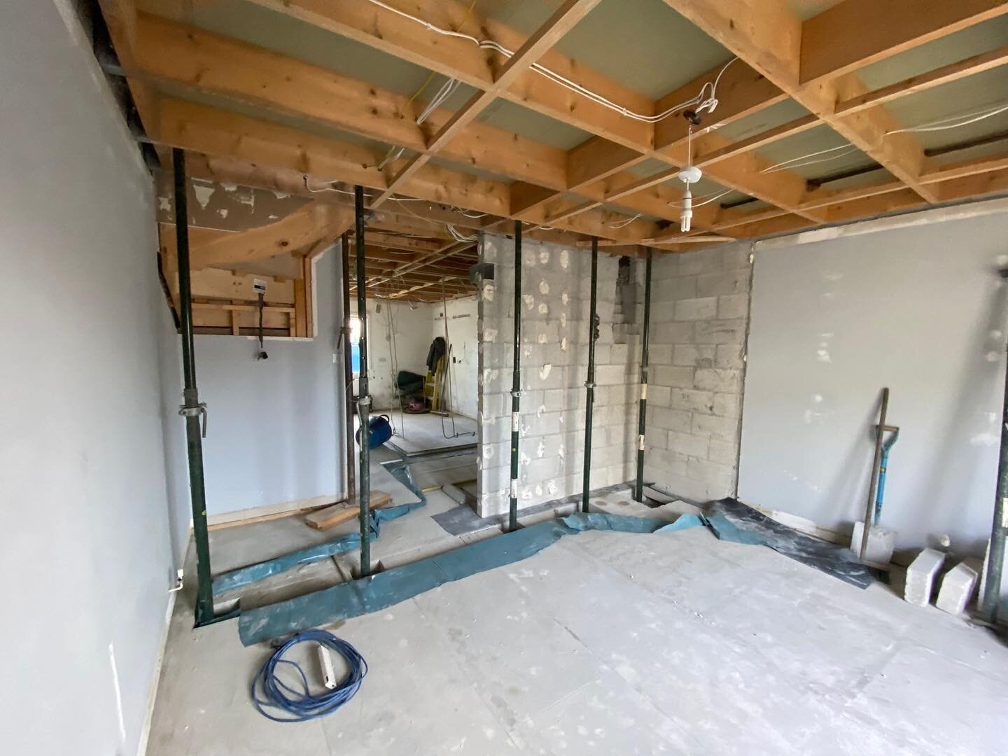 Our pentire job is flying along, What a difference a week makes. We are gutting the bottom floor and creating an open living area consisting of new plumbing, rewire, new insulation, fully plasterboarded, skim, kitchen from @wrenkitchens and Modern fi
