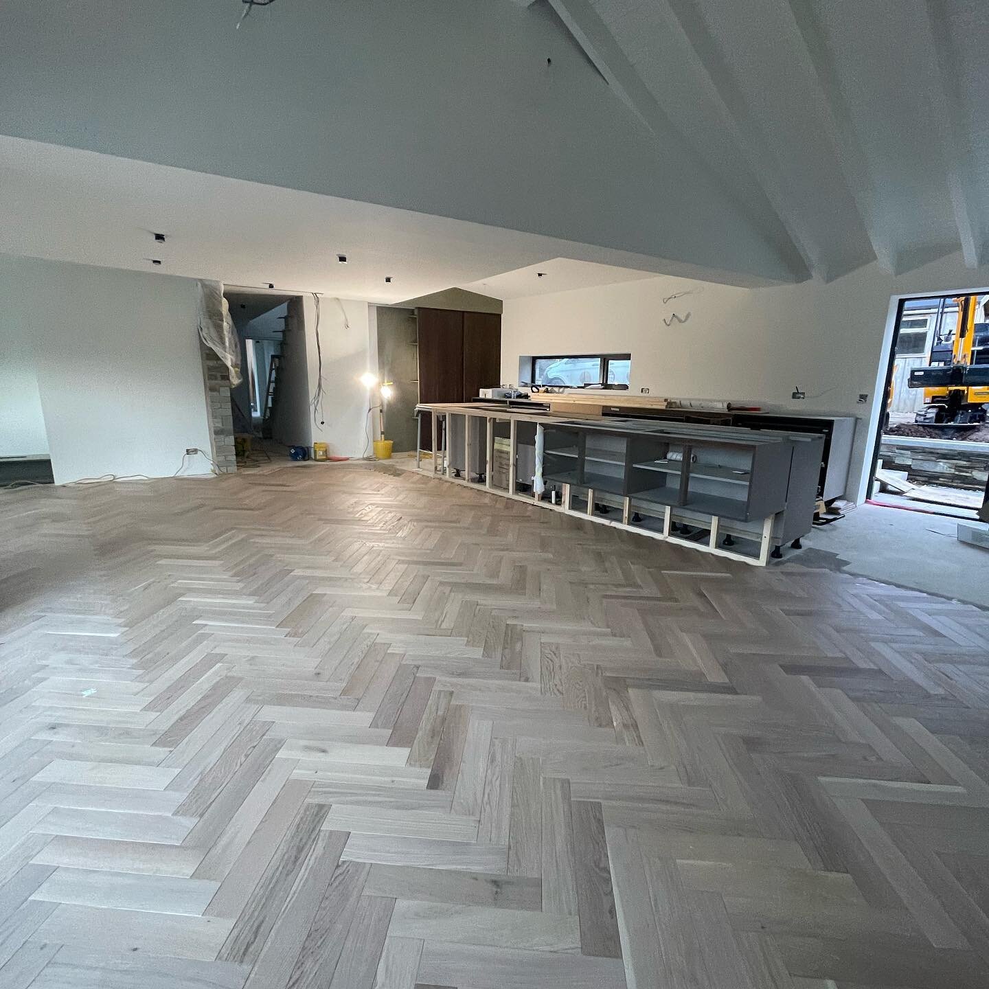 Flat out Friday today, one of our carpenters managed to lay a good amount of the herringbone flooring today. Currently this property has about 120sqm to fit, also we are cutting in a beautiful boarder to give it an extra attention to detail.