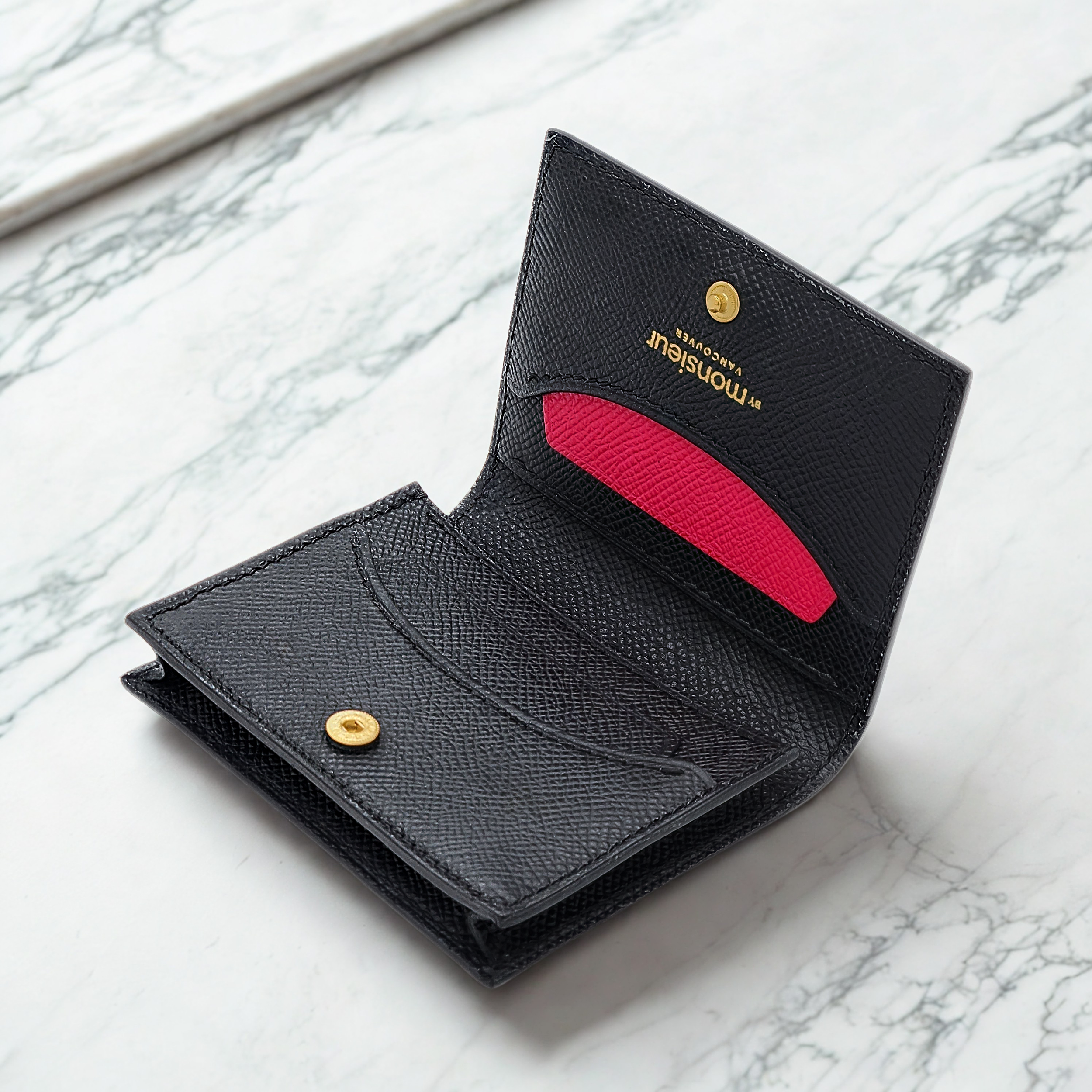 Wallet (black)_1.png