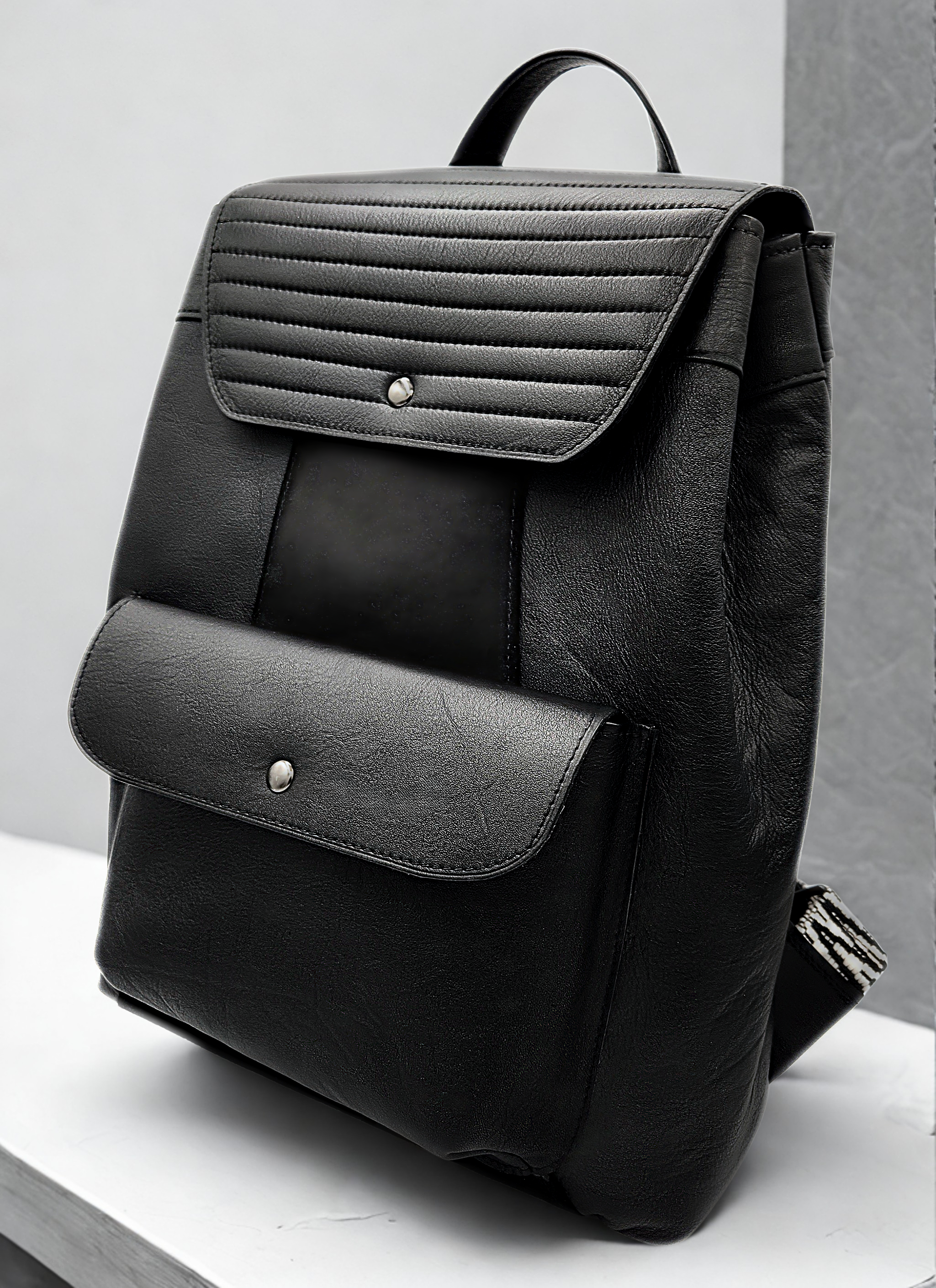 Backpack (black)_1.png