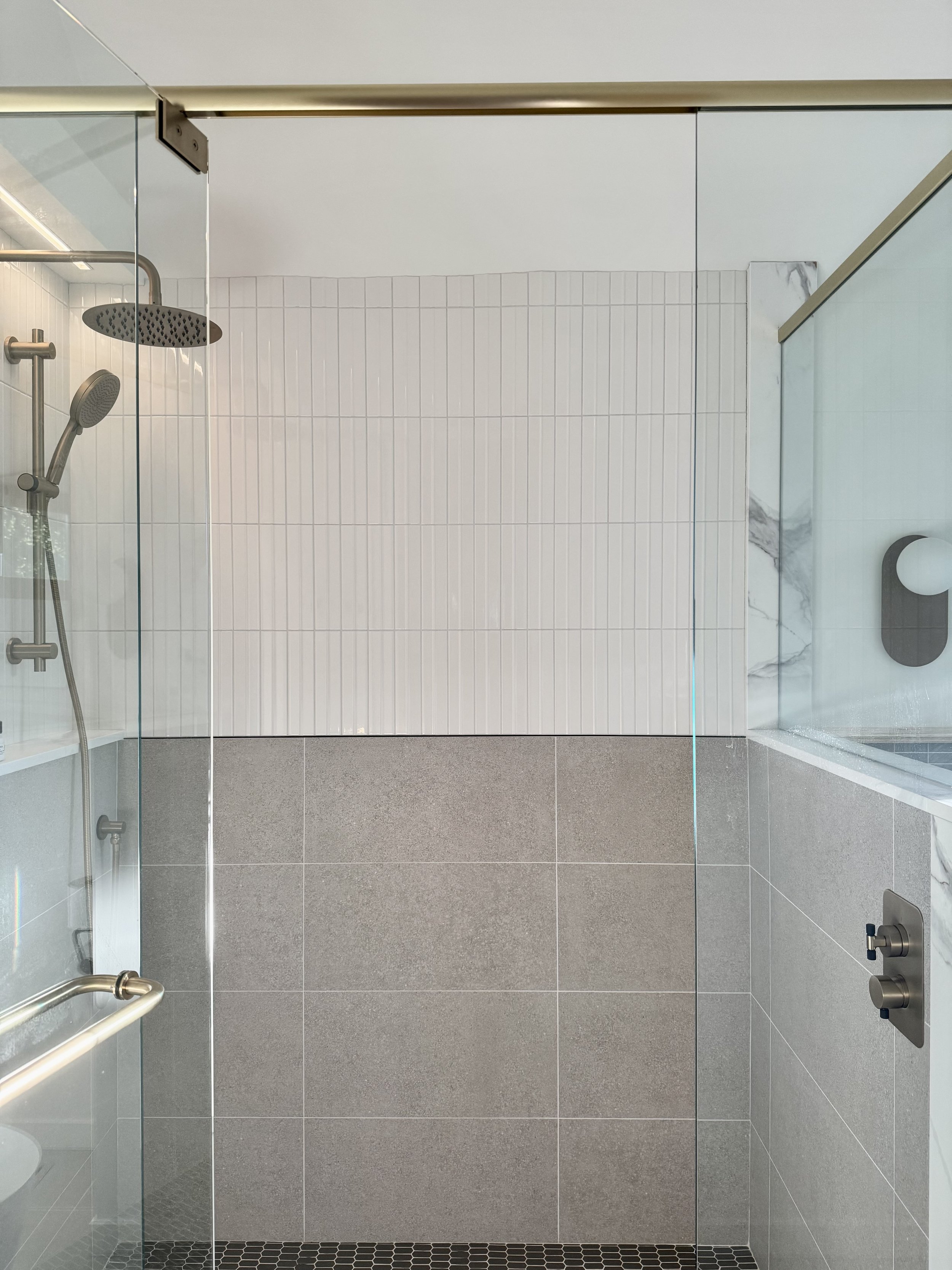 HH72-hinterhaus-41-stratford-nordic-interiors-scandi-vibe-ensuite-bath-tenzo-fixtures-dream-bath-walk-in-shower.jpeg