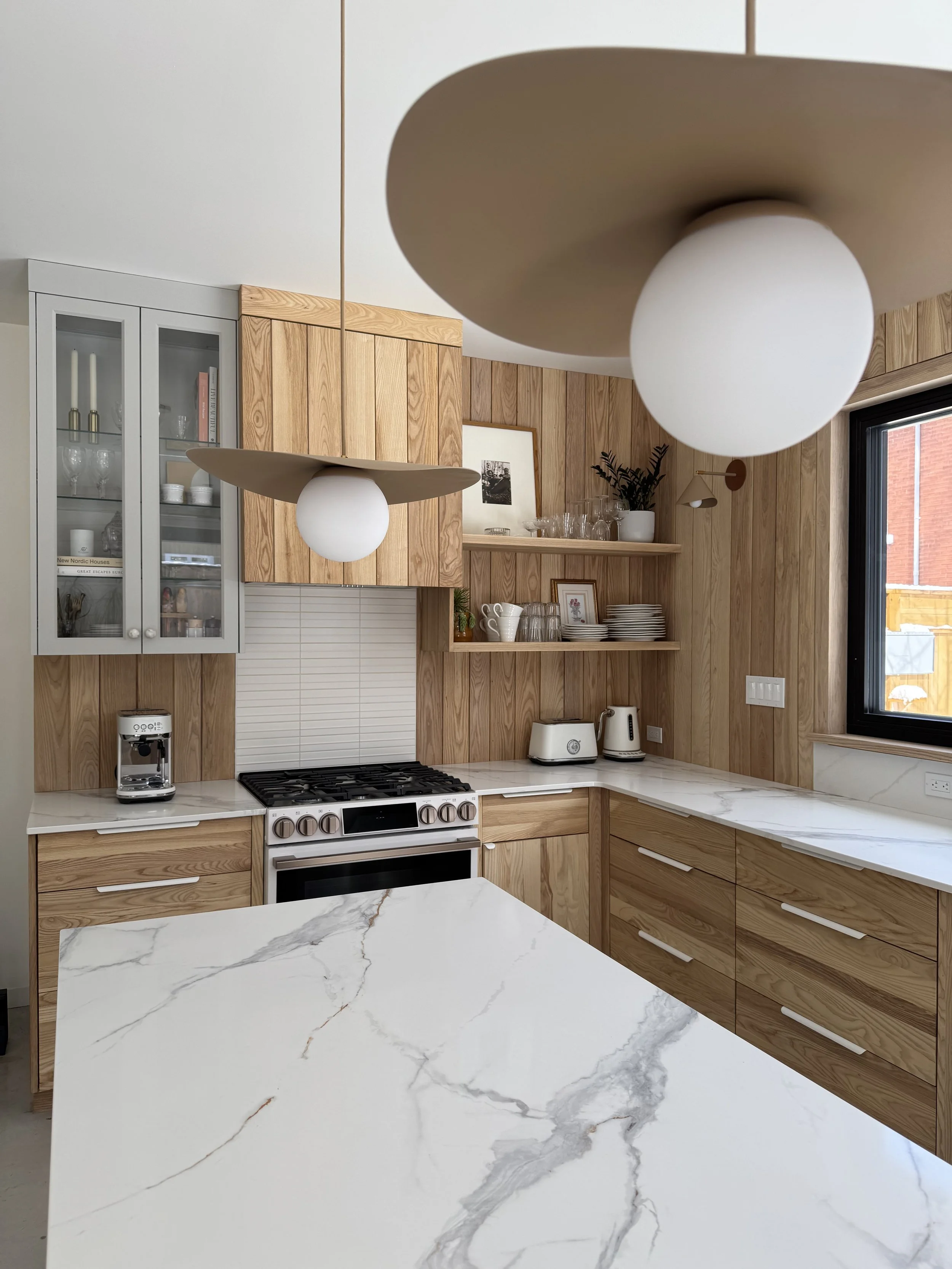 HH21-hinterhaus-41-nordic-barn-adu-elevin-design-group-canadian-ash-kitchen-island-luminaire-authentik-pendant-lighting.jpg