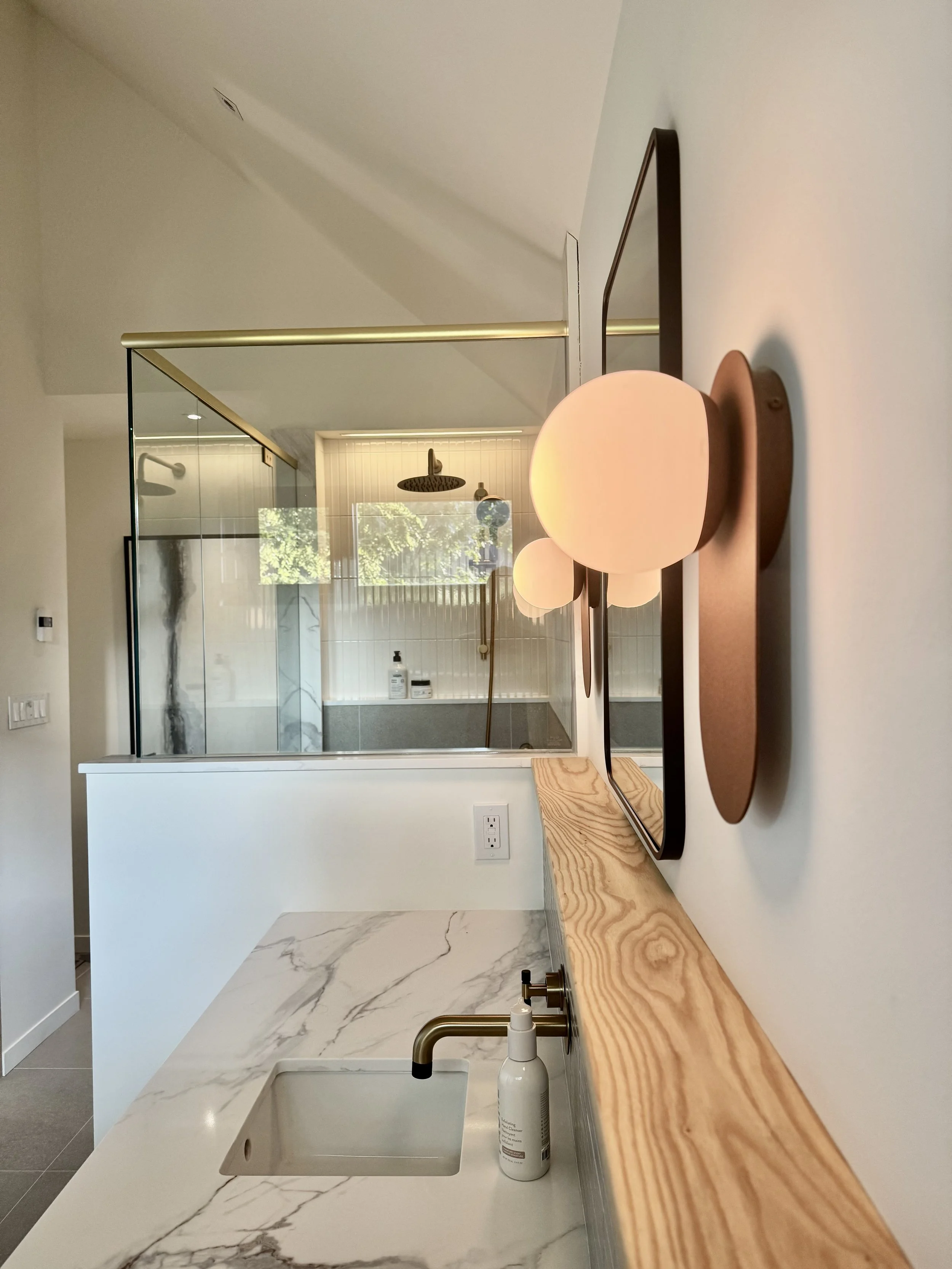 HH66-hinterhaus-41-stratford-nordic-interiors-scandi-vibe-ensuite-bath-marble-quartz-counters.jpg