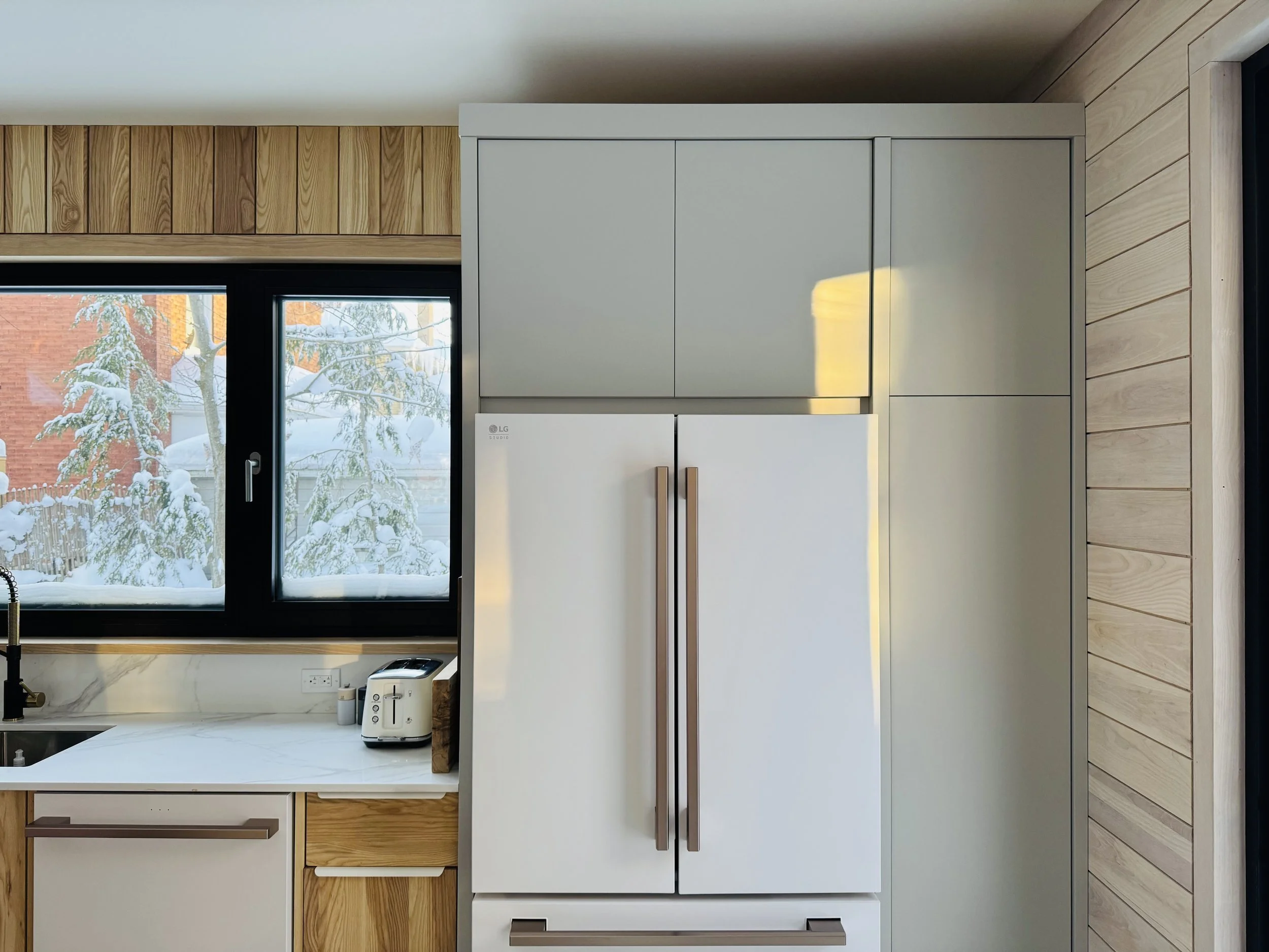 HH06-hinterhaus-41-nordic-barn-adu-elevin-design-group-custom-kitchen-cabinetry-window-detail.jpg