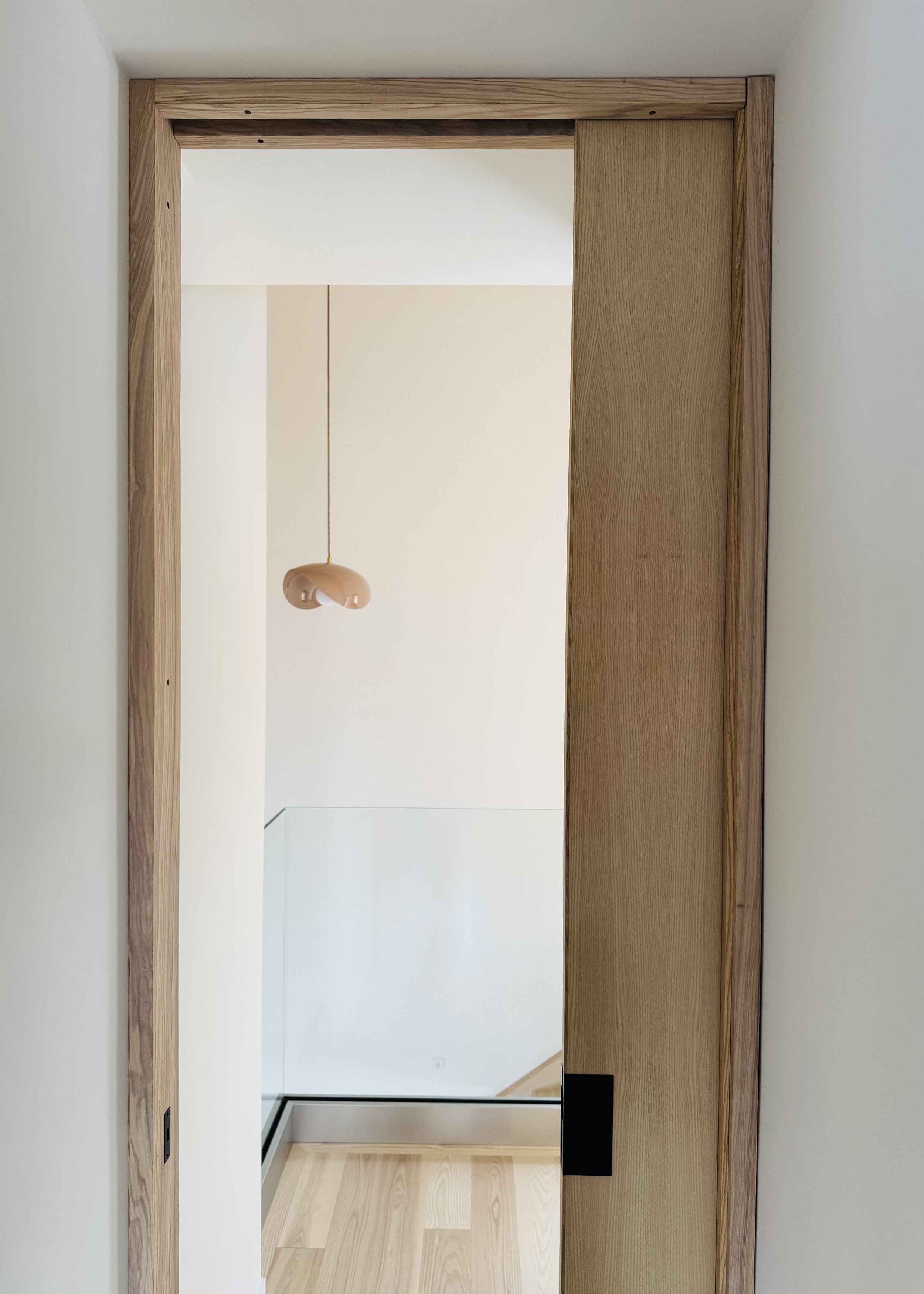 HH26-hinterhaus-41-nordic-barn-adu-elevin-design-group-luminaire-authentik-pendant-canadian-ash-pocked-door.jpg