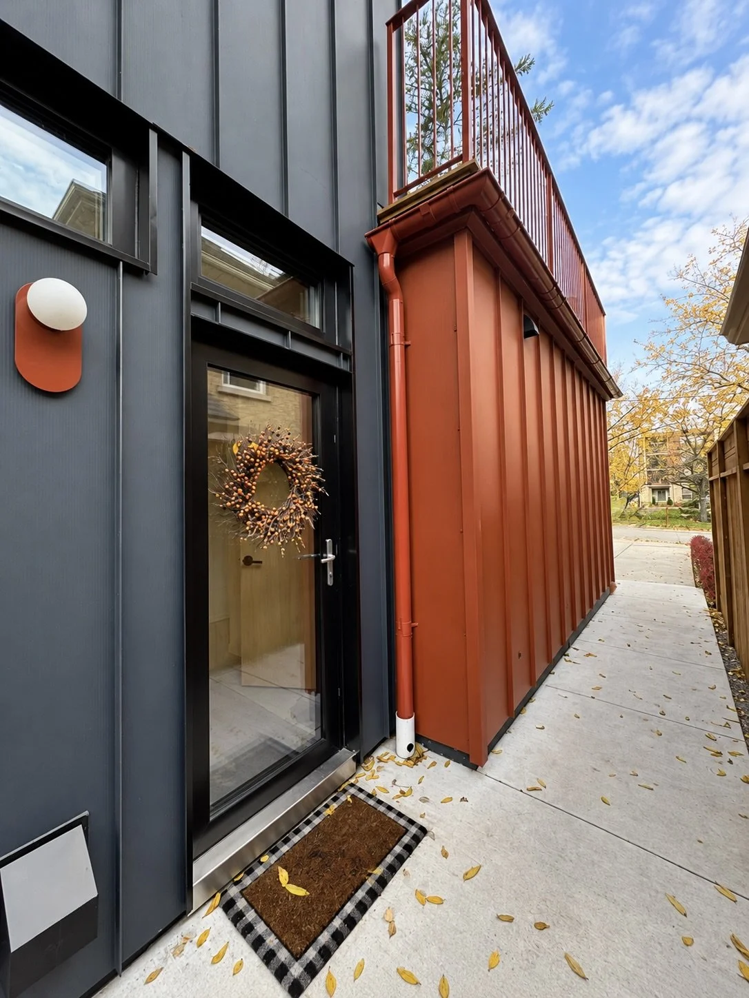 HH59-hinterhaus-41-stratford-modern-autumn-entryway-copper-metal-accents-luminaire-authentik-exterior-sconce.jpg