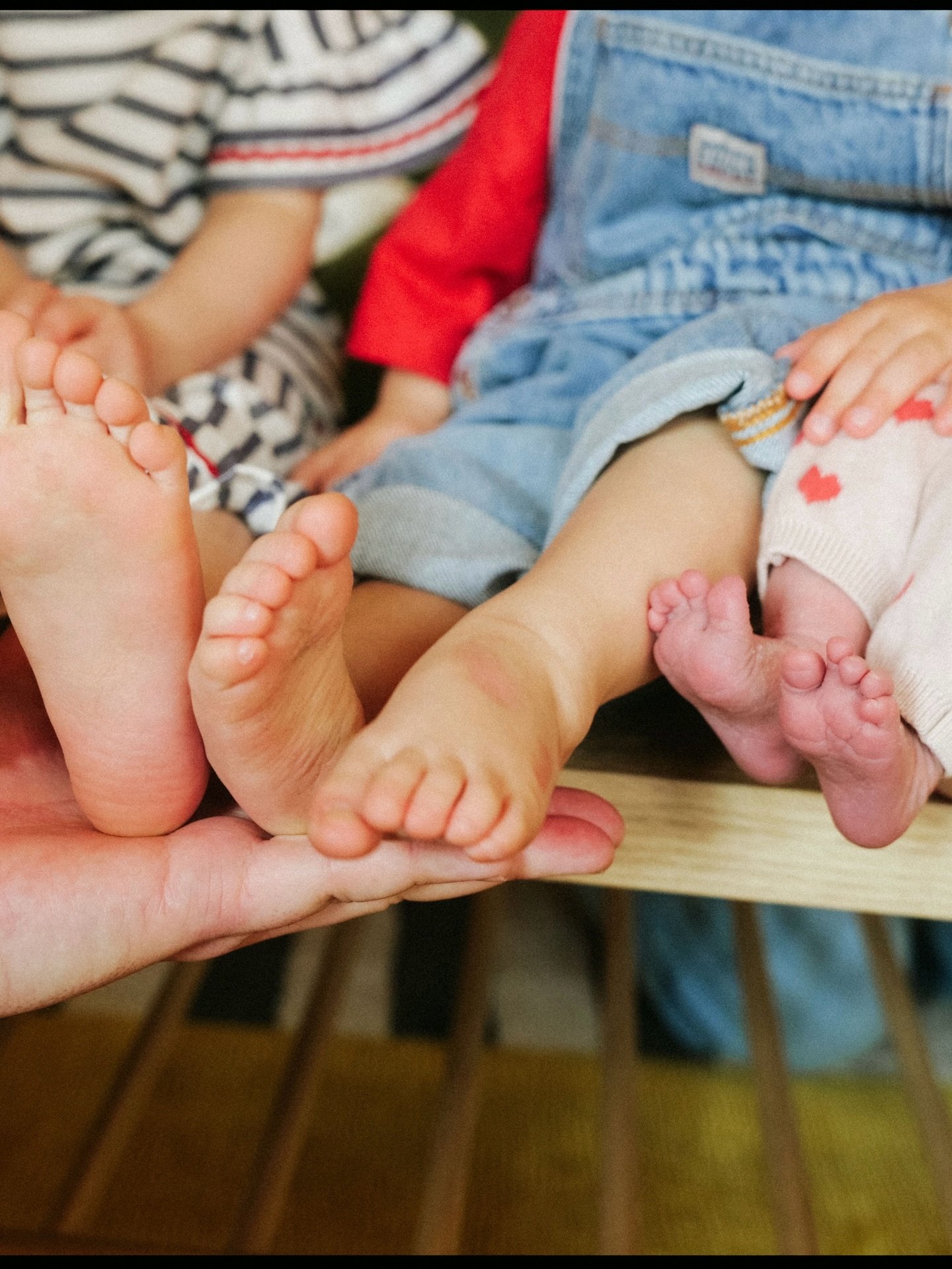 The third child of the Nagy family also arrived in spring, exactly two years after her brother and four years after her sister. We took the opportunity to visit them shortly after the youngest arrived, and around the time of the birthdays.

The magic