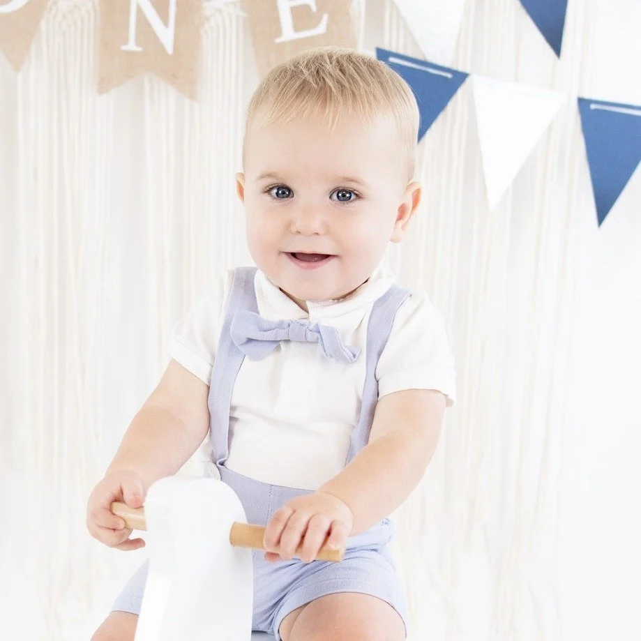 One year of giggles, snuggles, and that irresistible smile 😍📸 This little guy knows how to light up a lens! #AgooFamilyPhotography #OneYearOldJoy #SmilesThatShine #BloomfieldHillsPhotographer #MilestoneMagic #TinyHeartBigSmile 👶🎉💛