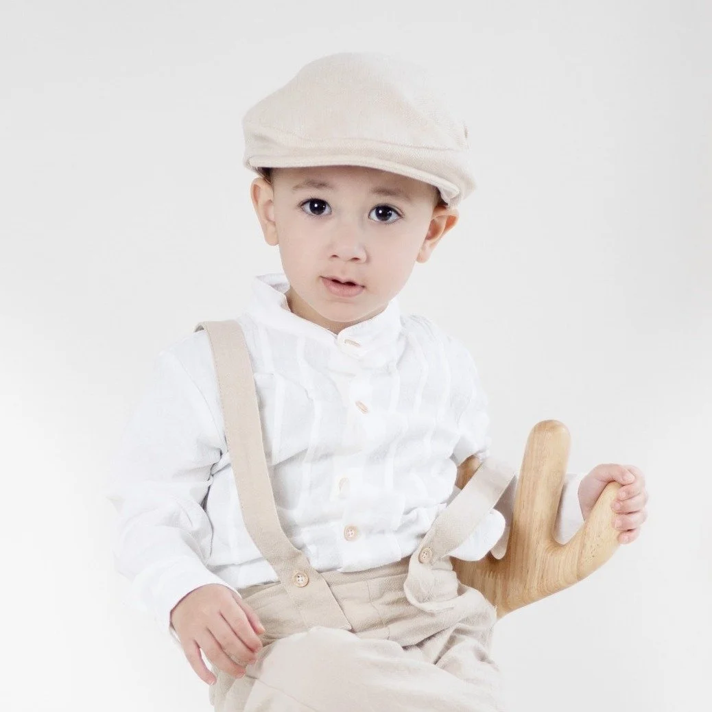 🌟 Little moments, big memories. 👶✨ Just a kid, his overalls, and a whole world to explore.
#AgooFamilyPhotography #LittleAdventures #ChildhoodMagic #CutestOveralls #TinyExplorer #KidsPhotography