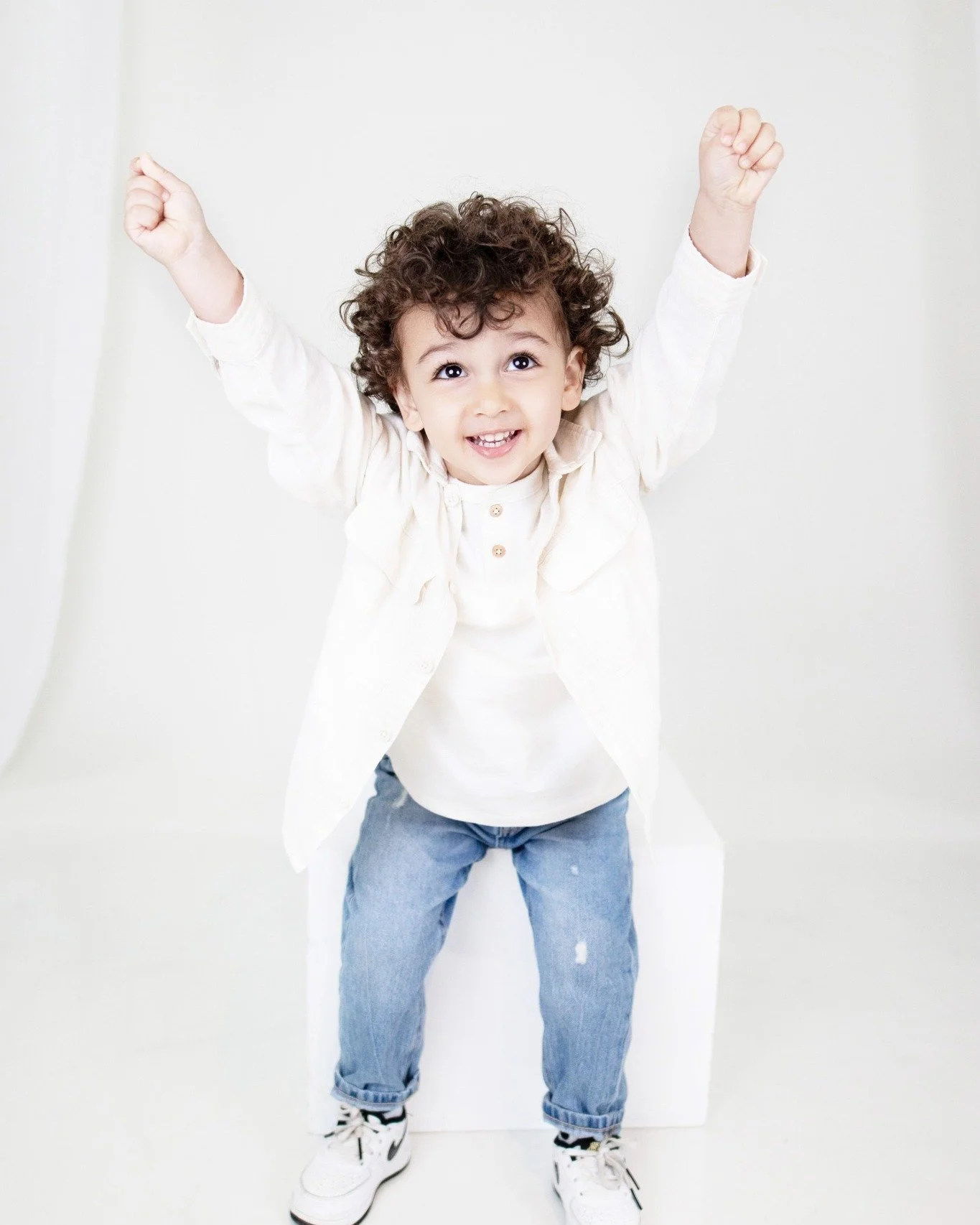 Pure joy in one little smile ✨📸 Children remind us how beautiful the simple moments are 💛
#AgooFamilyPhotography #PureJoy #HappyKids #ChildhoodMagic #SmilesForDays #MichiganPhotographer