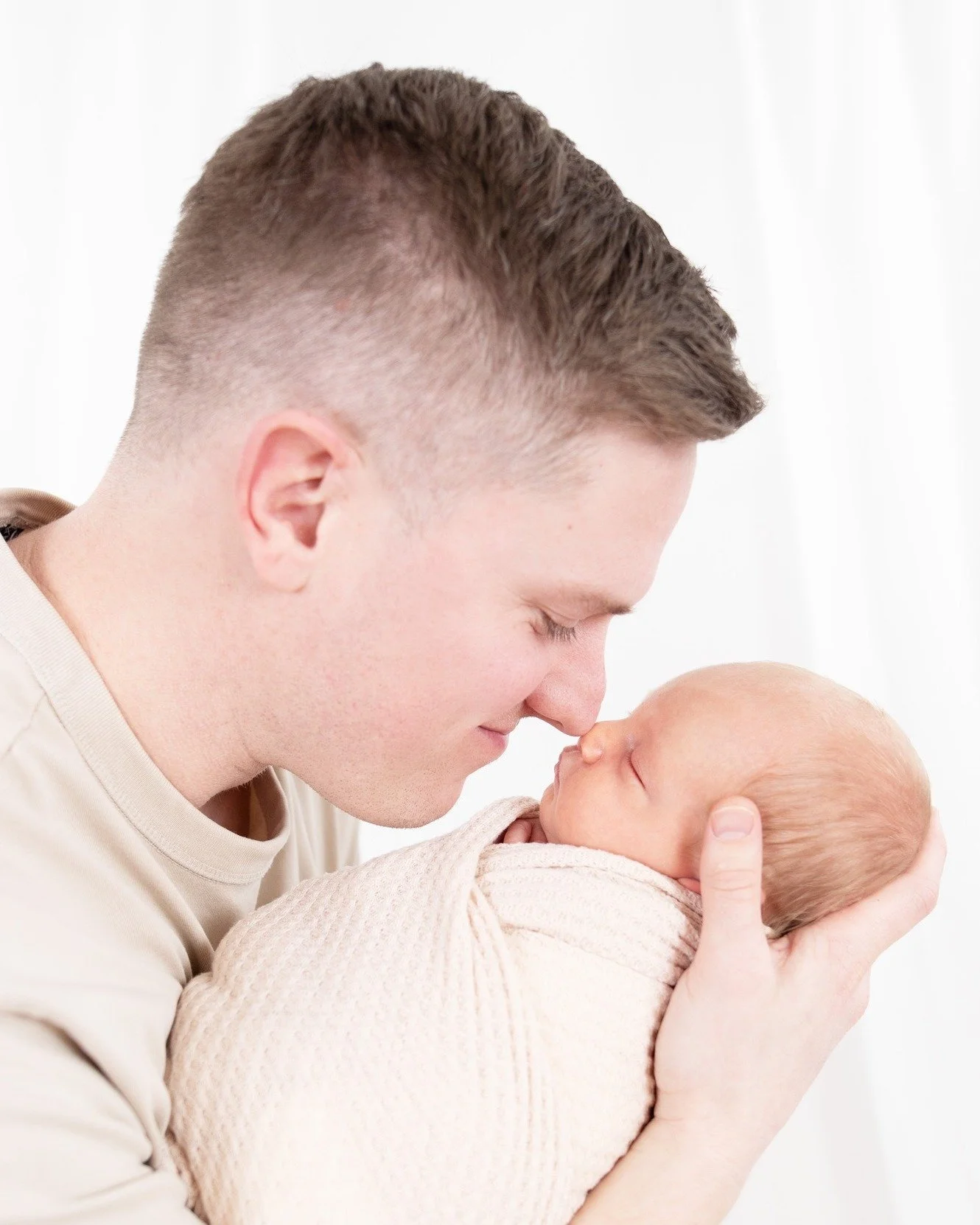 A tiny boy, a proud dad, and a moment that says everything 💙👶✨ Nose‑to‑nose and heart‑to‑heart
#AgooFamilyPhotography #NewbornPhotography #DadAndSon #NoseToNose #NewbornLove #LifestylePhotography #MichiganPhotographer #BabyBoy #FatherhoodMoments #C