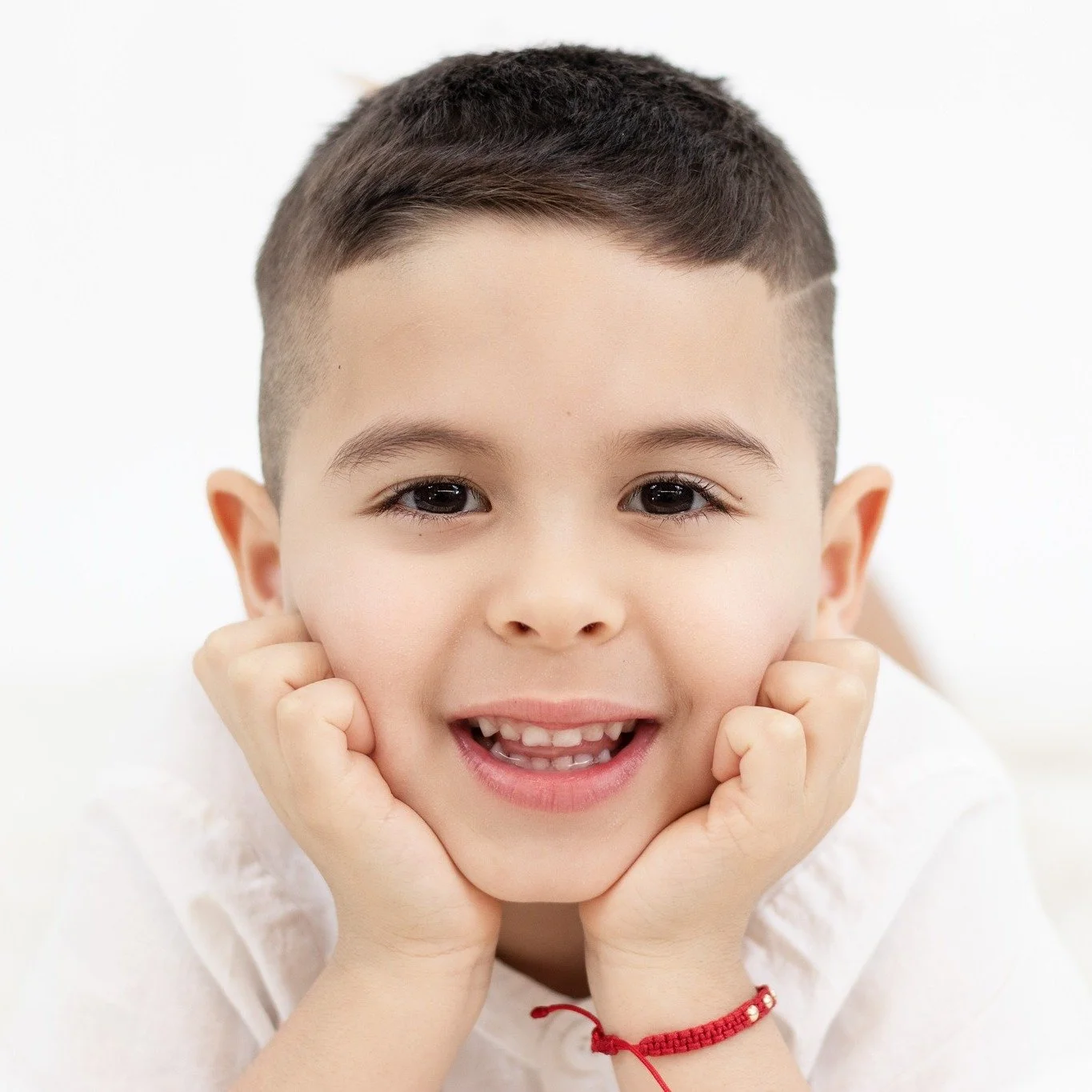 ✨Capturing pure joy, one smile at a time. This little guy lit up the whole session 😊📸
#AgooFamilyPhotography #KidsPortraits #SmilesForDays #ChildPhotography #FamilyMemories #CapturedMoments