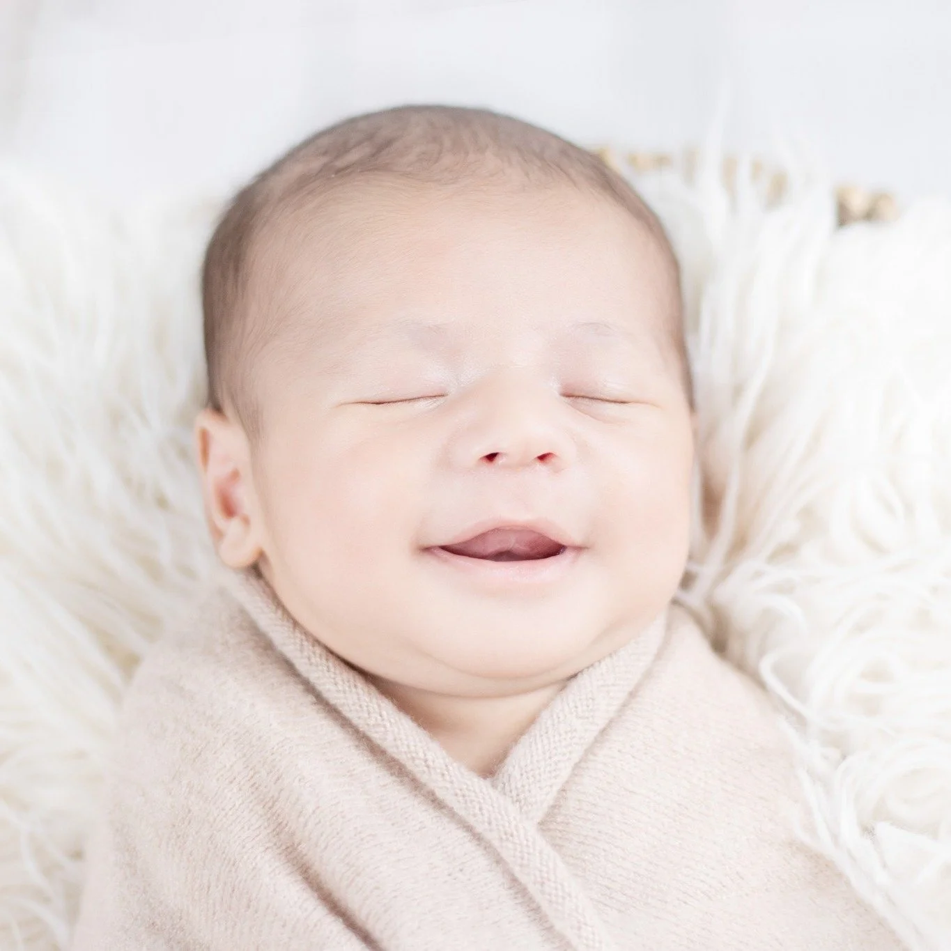 💙😴✨ Dreaming big dreams already&hellip; and smiling his way into our hearts
#AgooFamilyPhotography #NewbornBoy #SleepingBeauty #BabySmiles #NewbornMagic #TinyDreamer