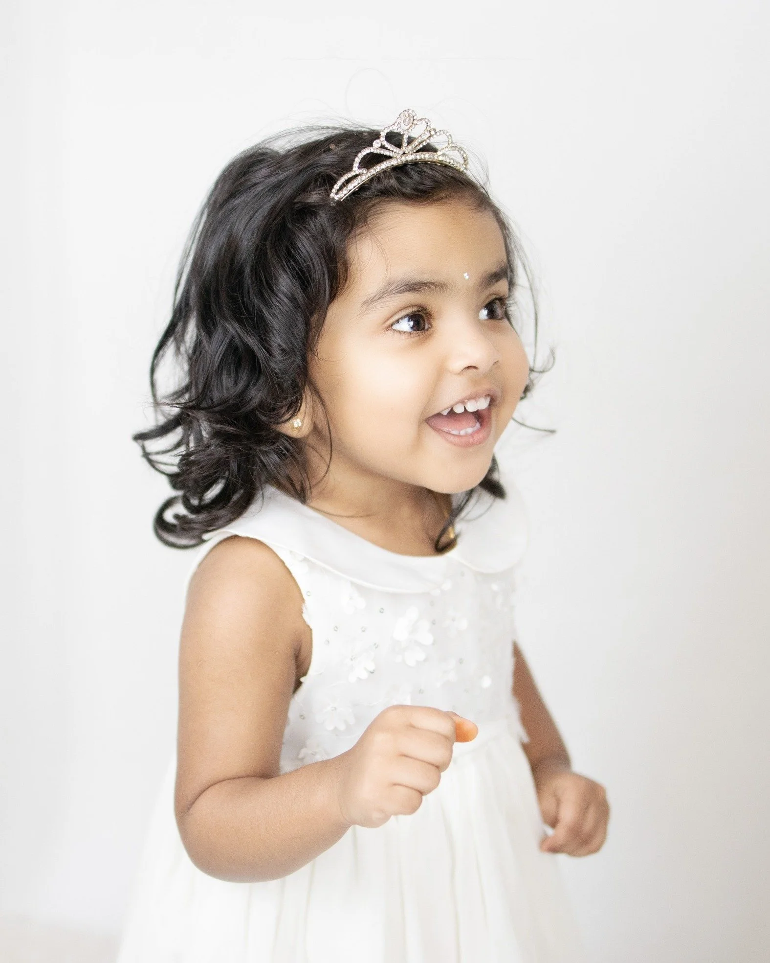 🌸👑 Crowned with sparkle and a heart full of joy
#PrincessVibes #AgooFamilyPhotography #ShiningBright #KidsPhotography
