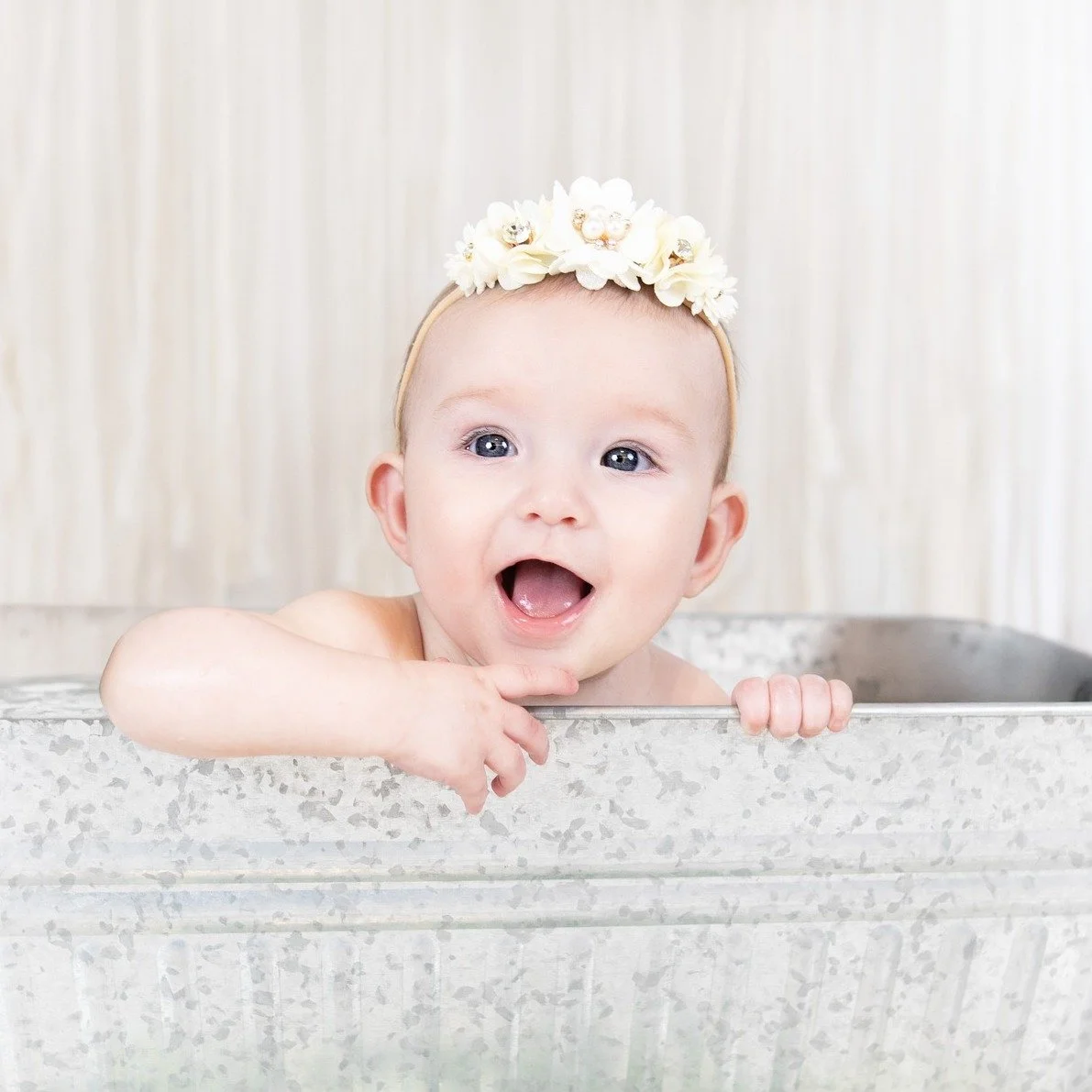 Capturing the sweetest six‑month smile 🌼 Moments like these are everything
#FamilyPhotography #AgooFamilyPhotography #BabyMilestones #SixMonthSession #SmilingThroughLife #CherishedMoments
