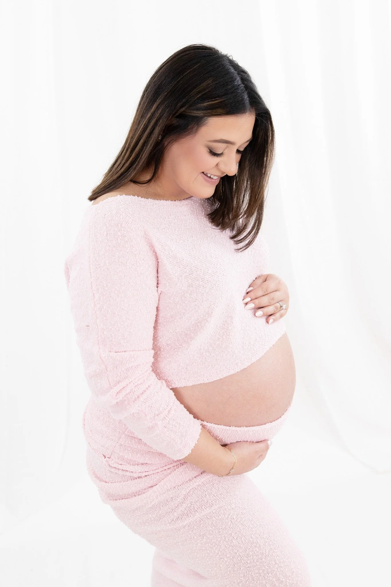 ✨ Counting down the days until her little princess arrives&hellip; A glow like this can only come from love already blooming 💗👶🌷
#AgooFamilyPhotography #MaternityMagic #BabyGirlOnTheWay #MomToBe #MaternityGlow #WaitingForYou