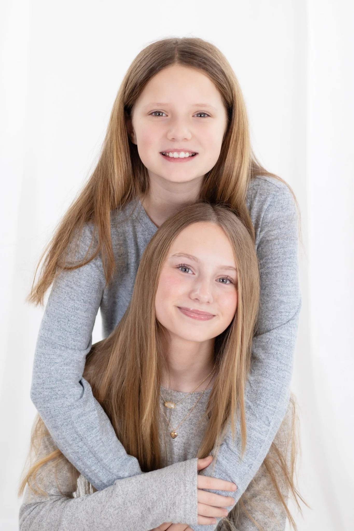 Sisters by chance, best friends by choice 🤍 Their hug says everything words can&rsquo;t.
#AgooFamilyPhotography #SisterLove #FamilyBond #SistersForever #PureJoy #FamilyPhotography
