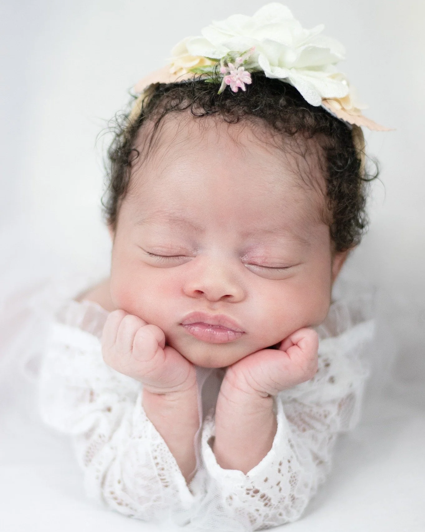 Tiny, peaceful, and perfect🌙🤍📷
#NewbornPhotography #BabyGirl #FamilyPhotos #NewbornPortraits 
#DetroitPhotographer