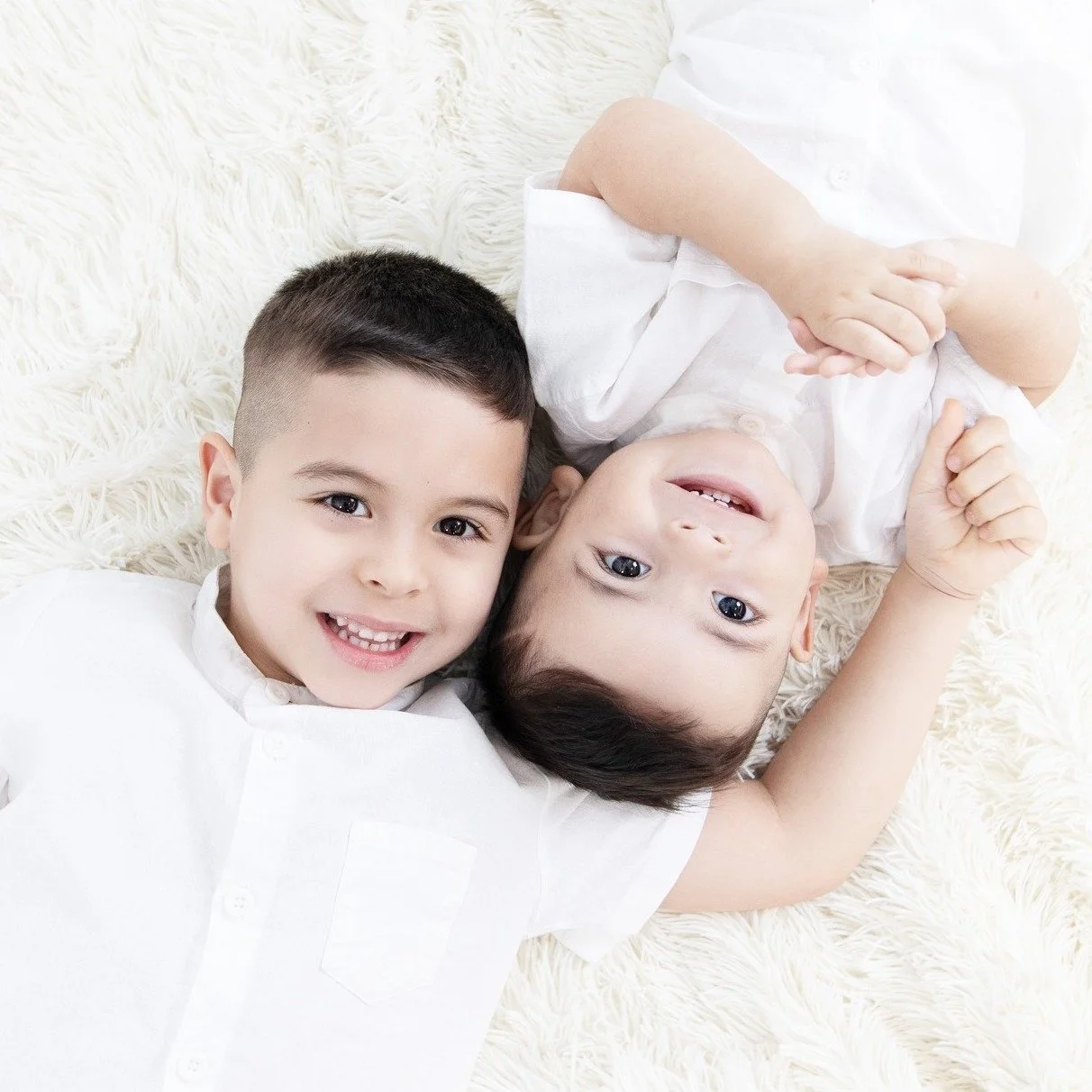 ✨ Brotherhood in its purest form &mdash; two smiles, one unbreakable bond. 
Capturing moments that turn into memories 🤍📸
These two remind us that joy is even brighter when it&rsquo;s shared 😊👦👦
#AgooFamilyPhotography #BrotherlyLove #FamilyPhotos