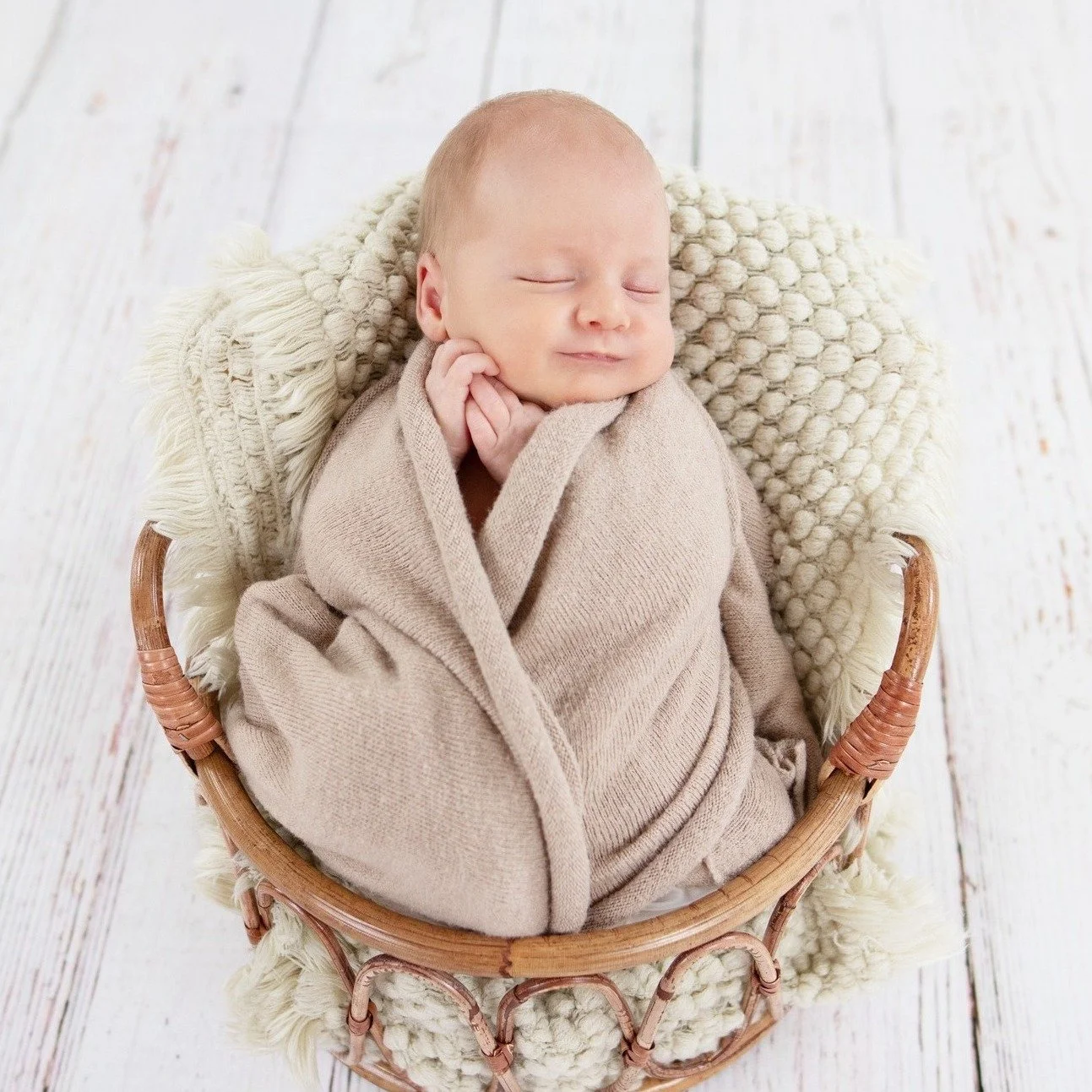 ✨ A tiny smile for a world he&rsquo;s just beginning to meet 🤍👶🏼
#NewbornWonder #BabyBoy #DreamingBig #HeartMelter #agoofamilyphotography