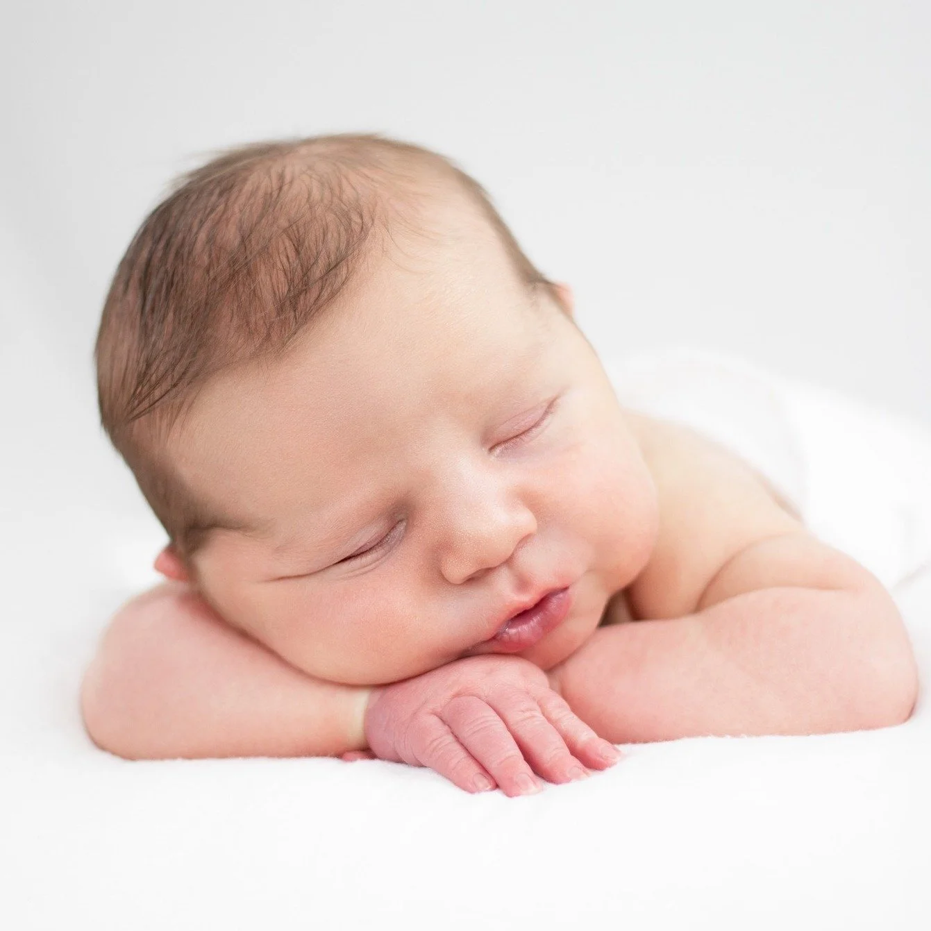 Dreaming big already 💙 This little man found the sweetest peace in his tiny arms. Welcome to the world, handsome
#NewbornMagic #BabyBoyLove #AgooFamilyPhotography #SleepingBeauty #TinyMiracles #PureInnocence #BabyBliss 👶✨💤