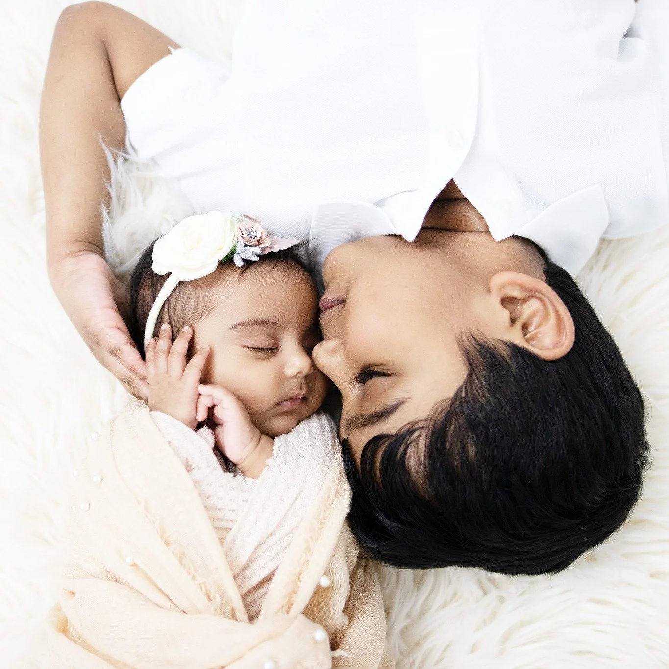 👦👶💞 Big brother by birth, best friend by choice. She&rsquo;s new to the world, and he&rsquo;s already watching over her with love and curiosity. These early moments between siblings are the start of a lifelong bond!

#SiblingLove #BigBrotherLittle