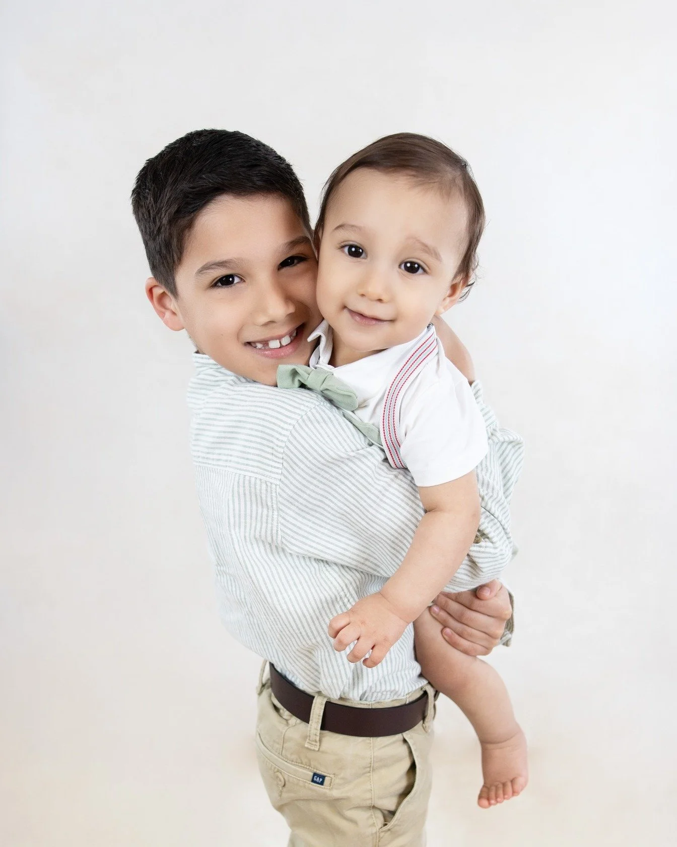 Big brother&rsquo;s arms, baby brother&rsquo;s smile &mdash; the perfect start to a lifetime of love. 🤍👦👶
#BrotherlyLove #FamilyPhotography #BigBrotherLittleBrother #CapturedMoments #PureJoy