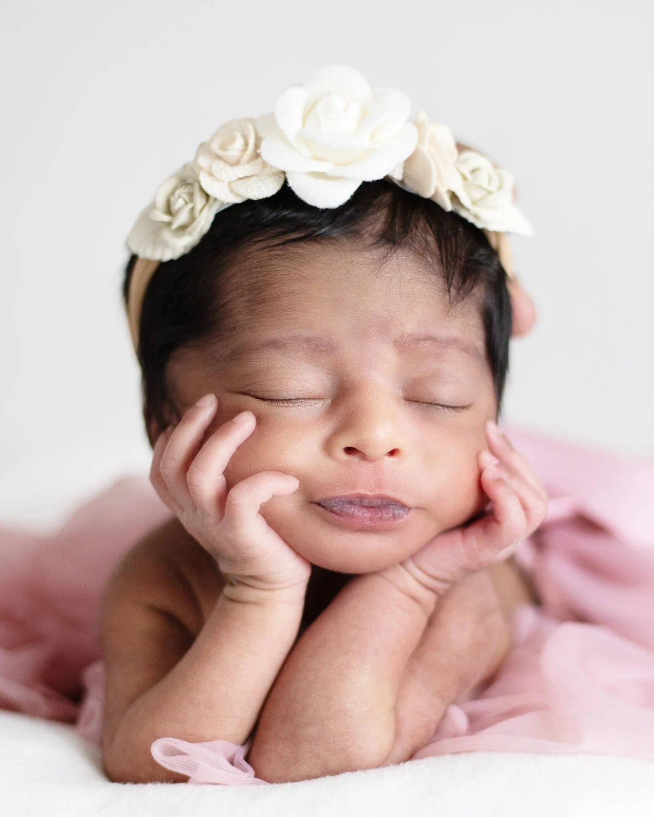 Too cute to handle 💕 This little lady already knows her best angles 😴✨
#AgooFamilyPhotography #NewbornSession #BabyGirlJoy #SweetDreams #PreciousMoments