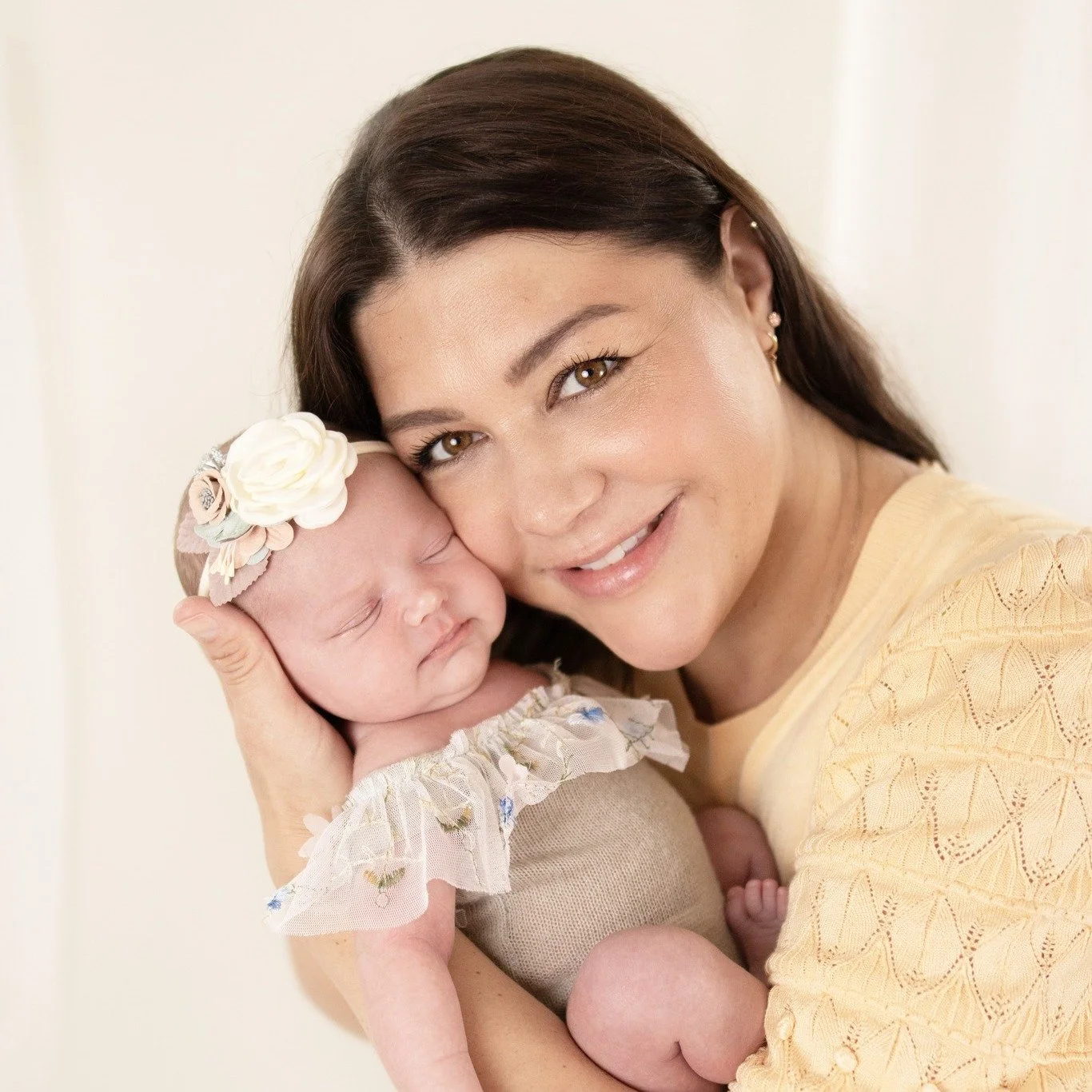 ❤ The beginning of a beautiful journey is a truly magical time&mdash;those tiny hands, peaceful dreams, and a love that grows deeper with every passing day. I'm so grateful to be a part of it all, helping families capture the precious moments that me