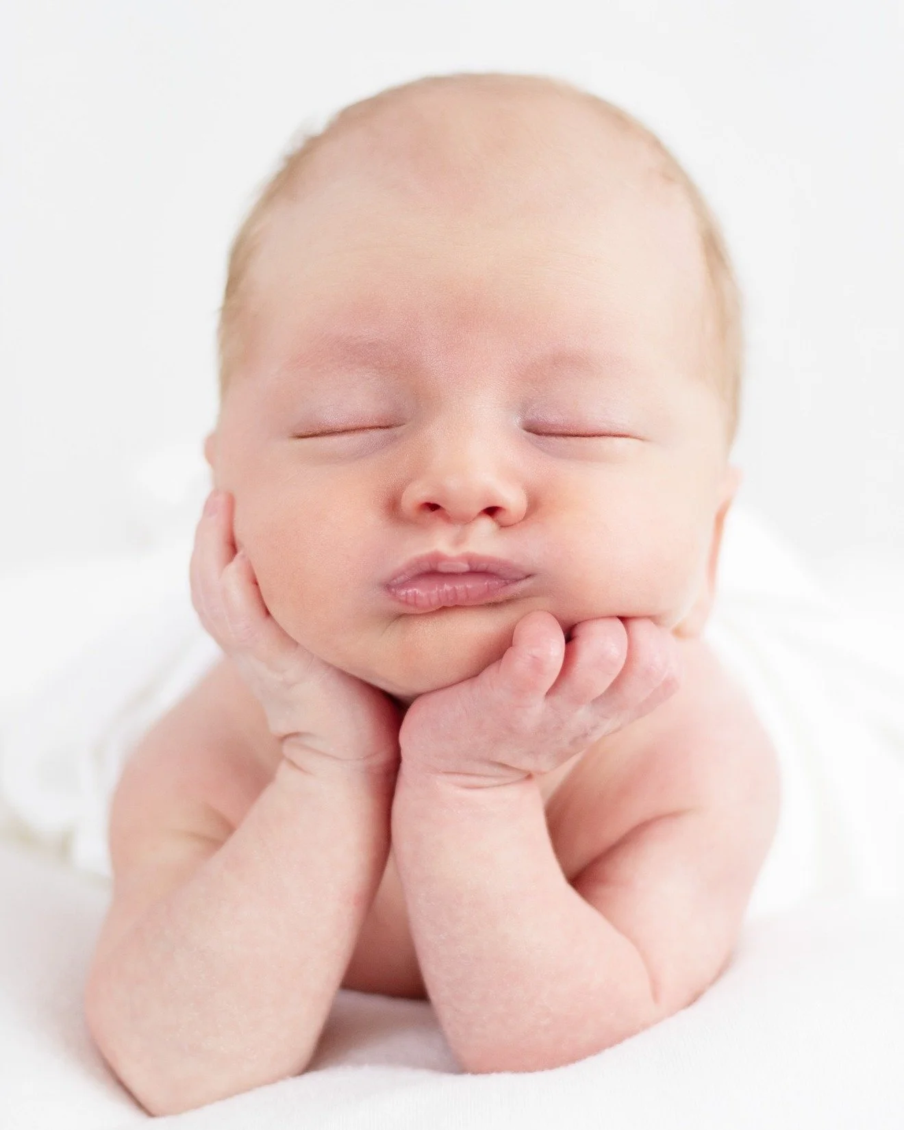 💙🌟In this tiny pose lies a whole world of wonder
#NewbornArt #AgooFamilyPhotography #BabyBoyJoy #NewbornInspiration