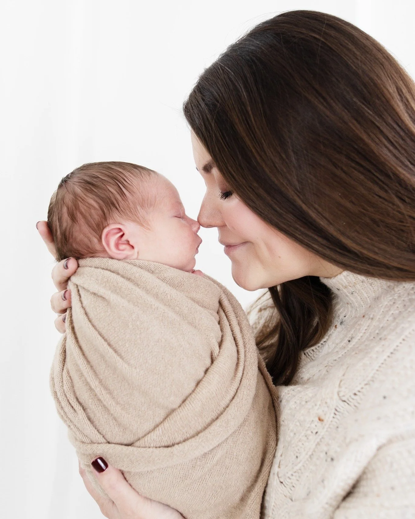 Nose‑to‑nose with her little miracle &mdash; the sweetest beginning 👶💙✨
#AgooFamilyPhotography #NewbornLove #MomAndSon #PureJoy #TinyBlessing #MotherhoodMagic