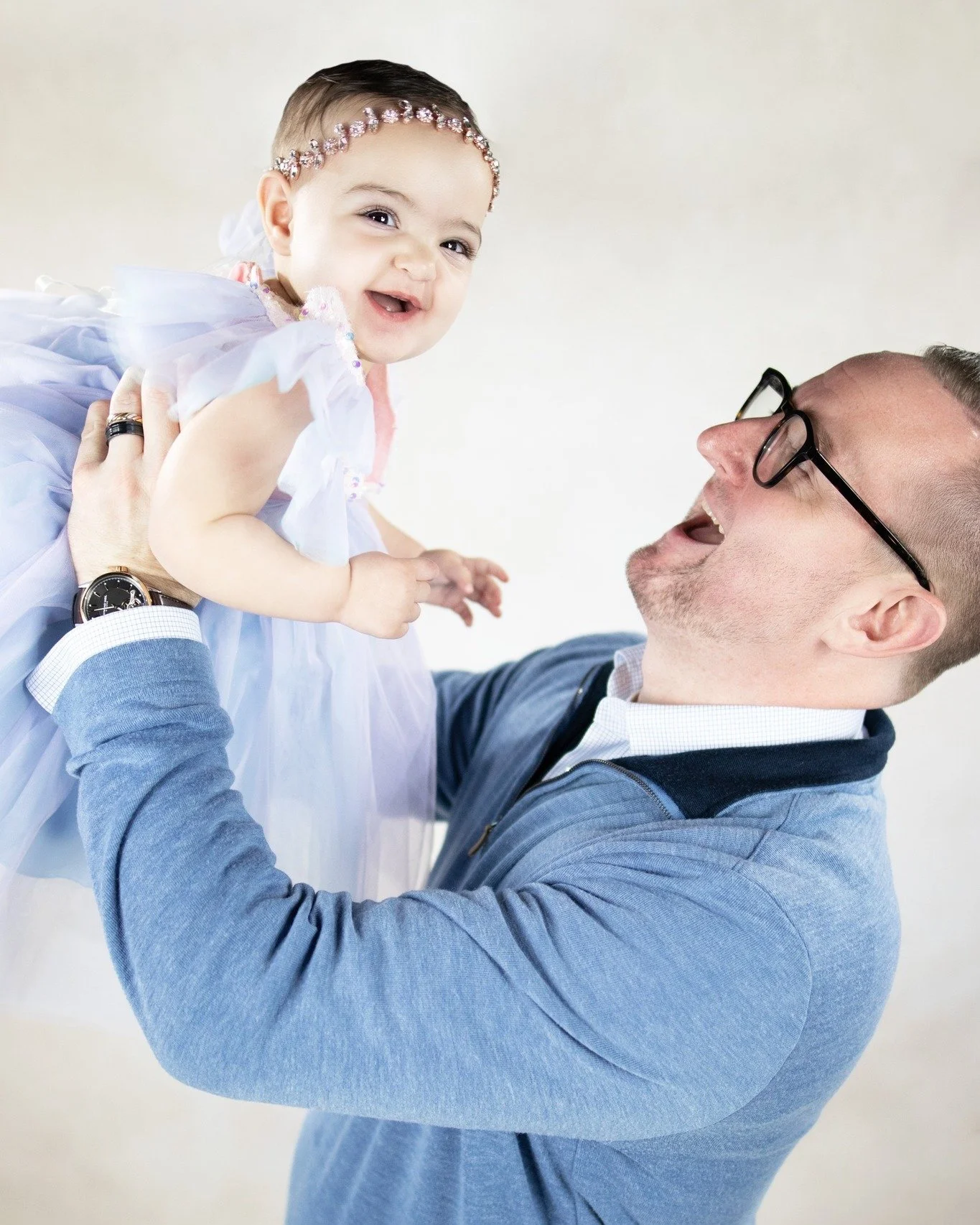 Daddy's little girl 🥰❤️

#agoofamilyphotography  #prettylovelymoments #newbornphotography #newbornphotographer #familyphotography #michiganphotographer