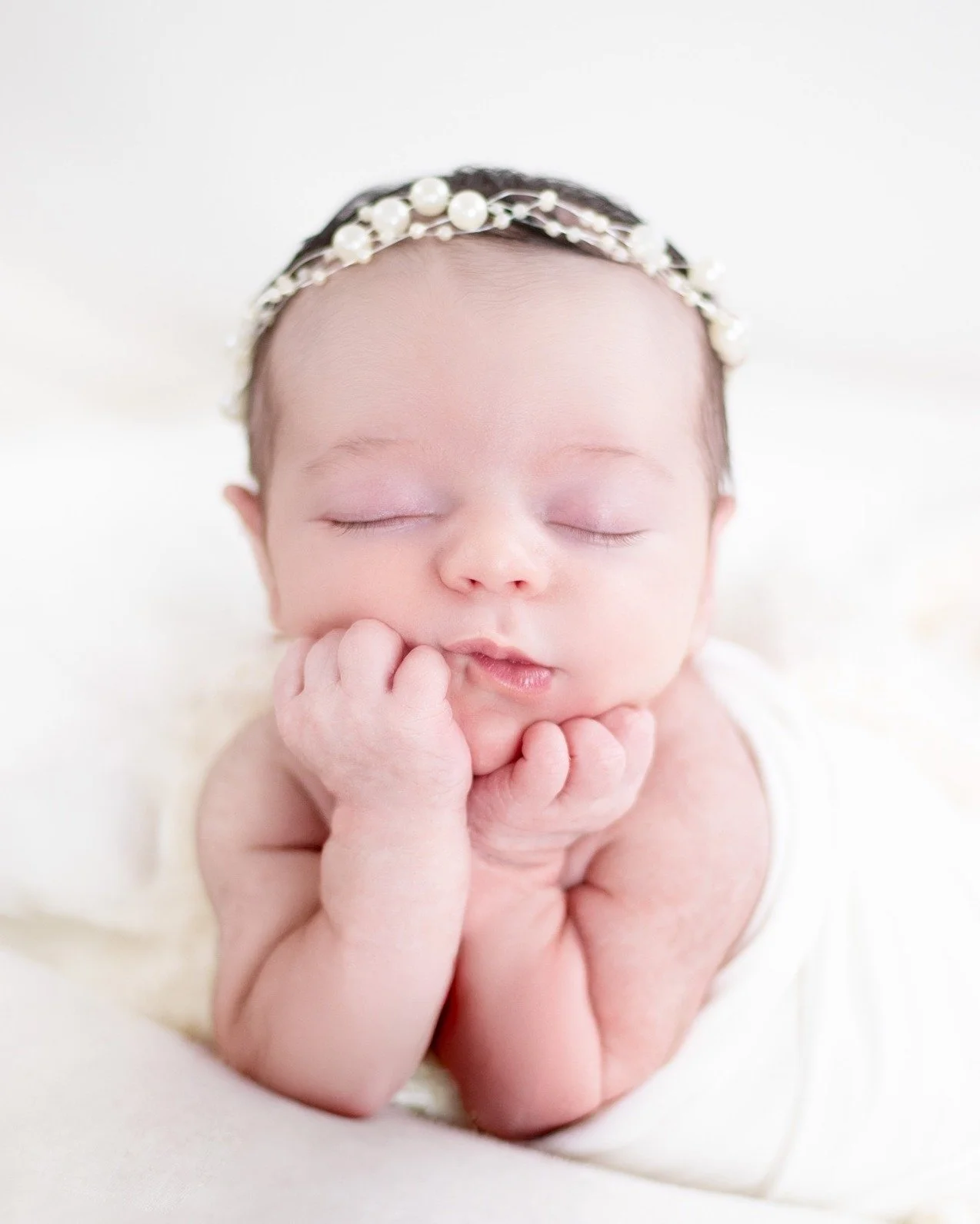 Dreaming big already 💕 This tiny princess melted our hearts with her sweet chin‑on‑hands pose ✨👶 #AgooFamilyPhotography #NewbornMagic #SleepingBeauty #TinyMiracles&rdquo;