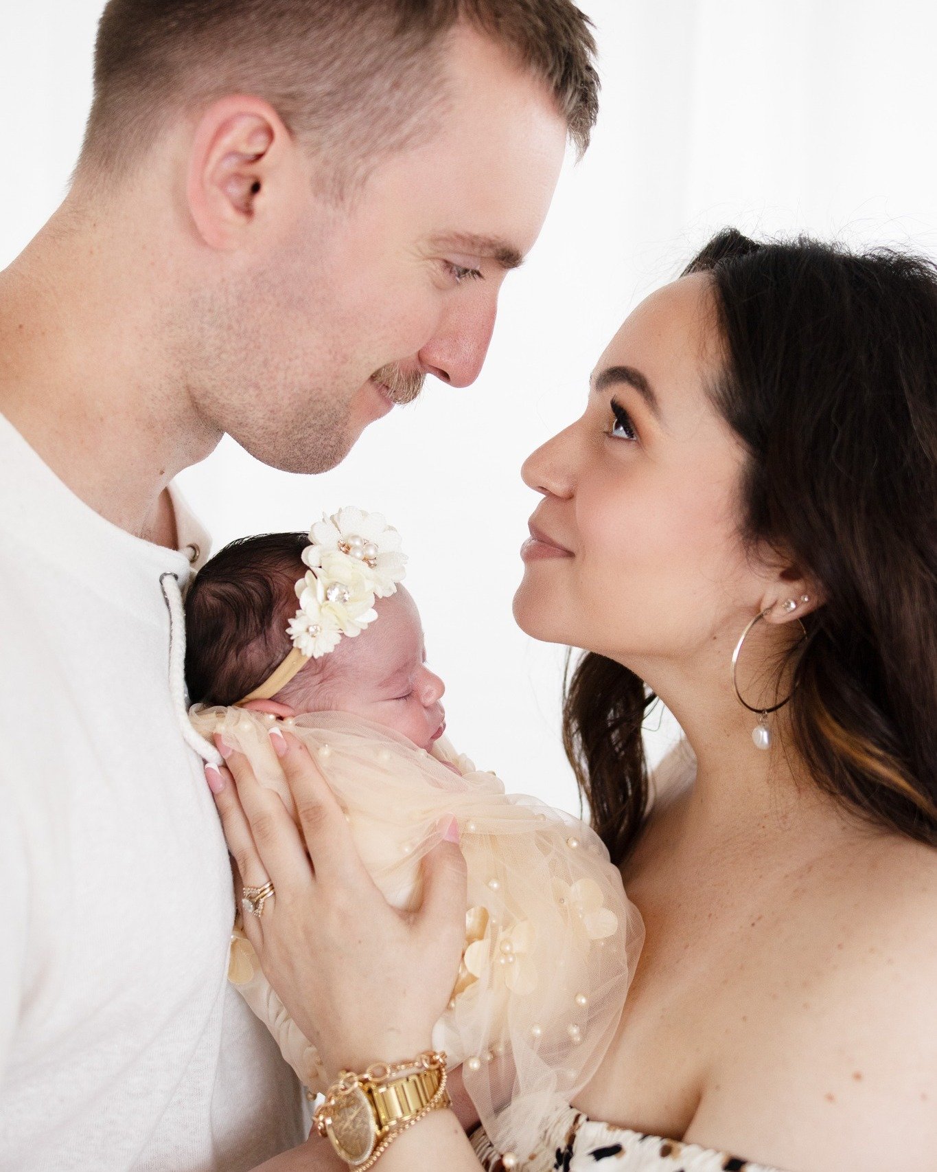 Where love began&hellip; and where it grows 🤍👨&zwj;👩&zwj;👧 
#AgooFamilyPhotography #NewbornMagic #PureLove