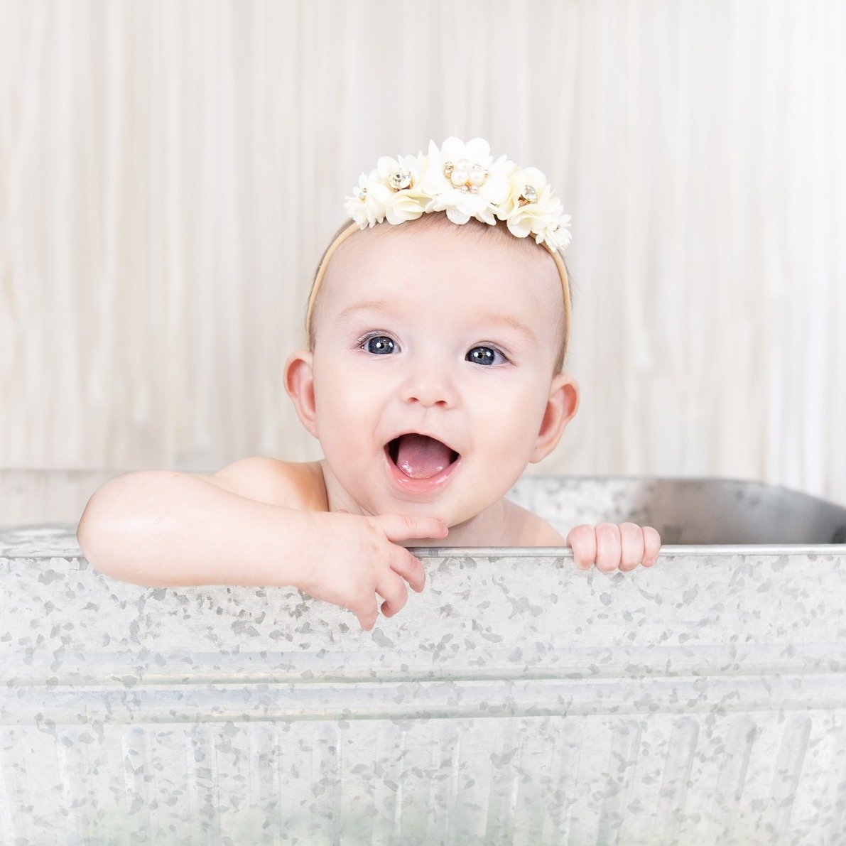 Capturing the sweetest six‑month smile 🌼 Moments like these are everything
#FamilyPhotography #AgooFamilyPhotography #BabyMilestones #SixMonthSession #SmilingThroughLife #CherishedMoments