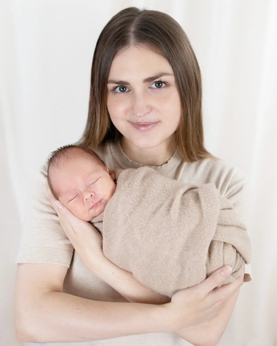 Wrapped in mama&rsquo;s arms, starting life with the sweetest kind of love 🤍👶🏼💙
#NewbornPortraits #BabyBoy #PreciousMoments #AgooFamilyPhotography