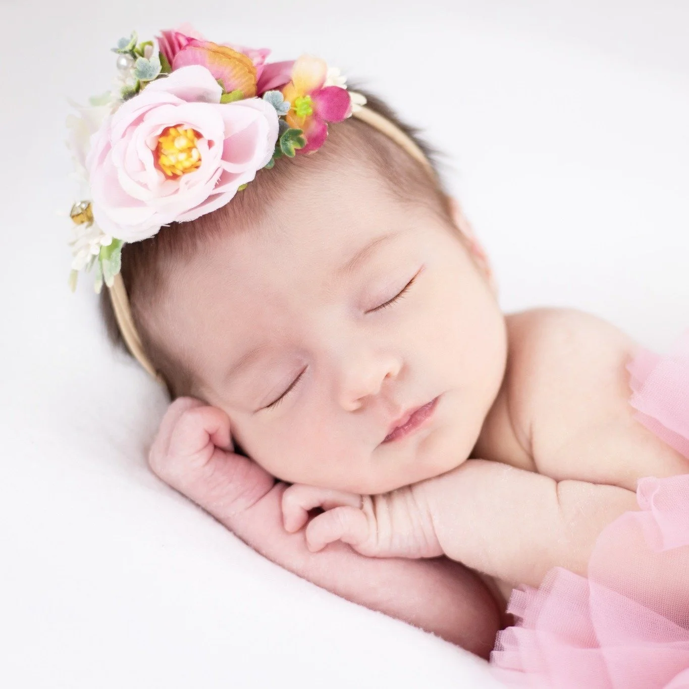 Small in size, endless in magic 🤍 Welcome to your first chapter, sweet girl
#AgooFamilyPhotography #CutestLittleThing #BabyGirlVibes #NewbornCutie