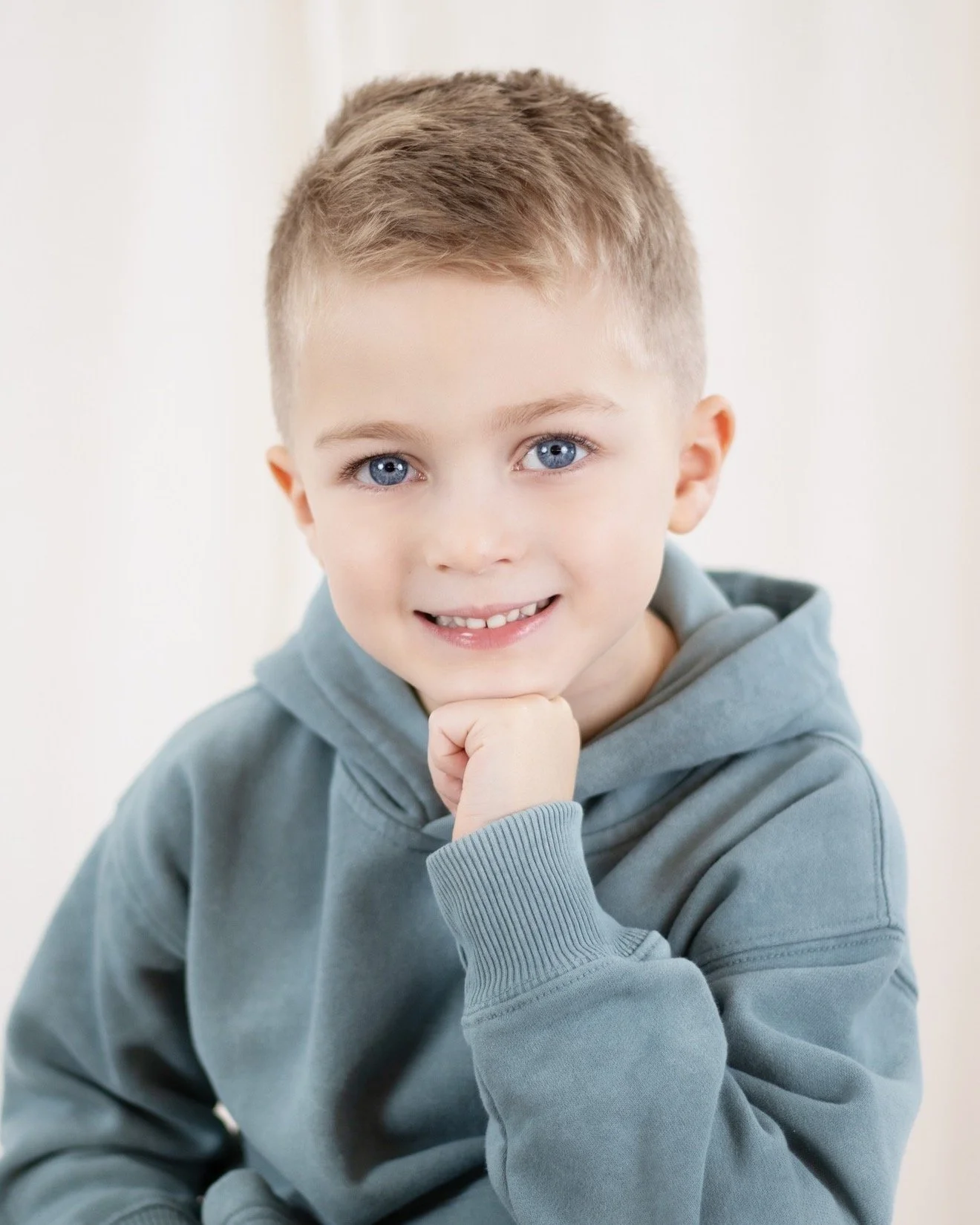 😊✨ That sweet smile, that little spark, and a heart full of happiness! 💙📸 Capturing the beautiful little moments that become lifelong memories. 🥰👦💫

#FamilyPhotography #LittleSmiles #BoyPortrait #SweetMoments #HappyKids #FamilyMemories #Photogr