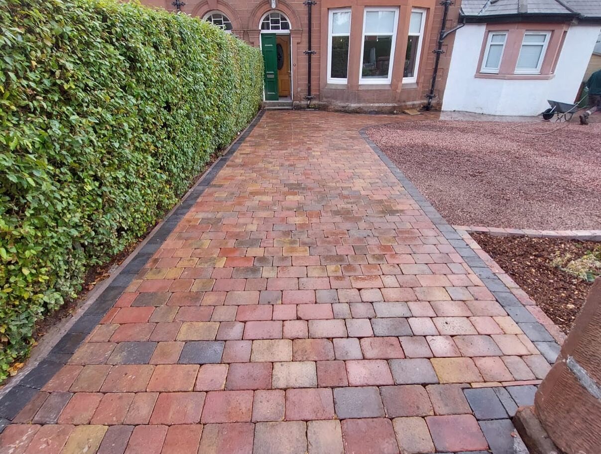 One of our recent jobs in Bridge of Weir where we replaces old red chips for some Tegular Block Paving. We also removed a conifer hedge and ground the stumps replacing it with a fence that also allowed the customer to retain the visual of the stone w