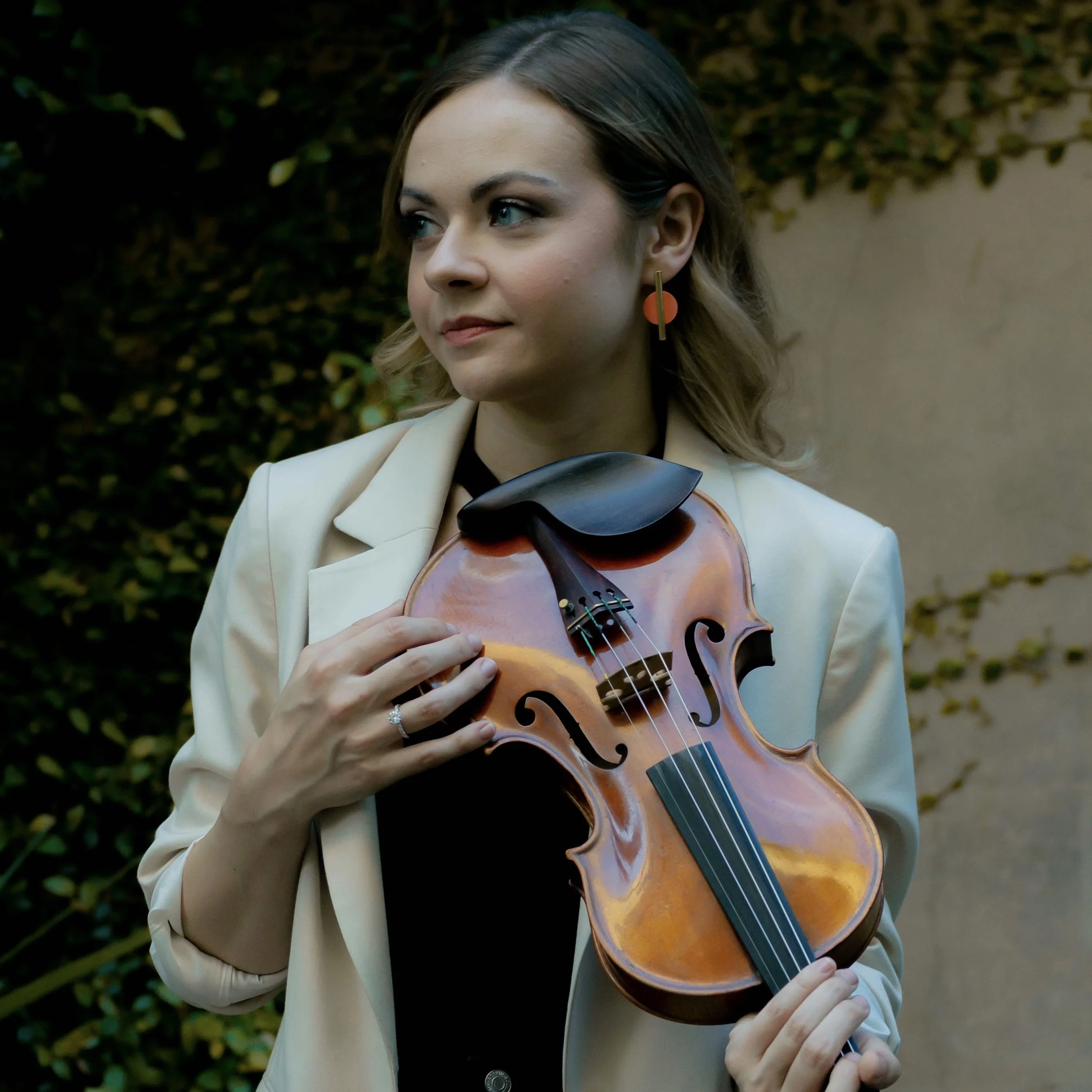 Holly Workman, violin
