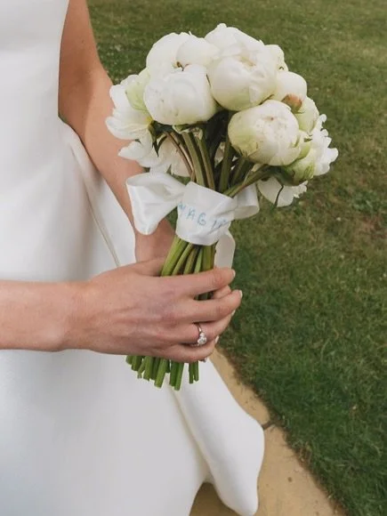 Karagh&rsquo;s gorgeous bouquet bow! We embroidered &lsquo;magic&rsquo; in handwriting onto her double satin ribbon. How beautiful are these photos!! Congratulations Karagh! 

#realbride