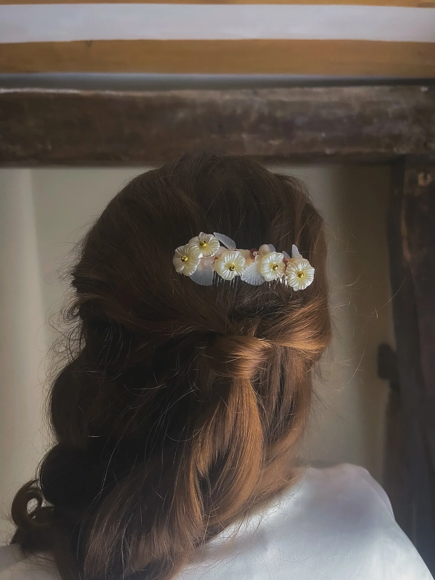 Our Geranium hair comb, hand made to order, with gorgeous sequins, pearls and beads. 

#weddingaccesories #haircomb
