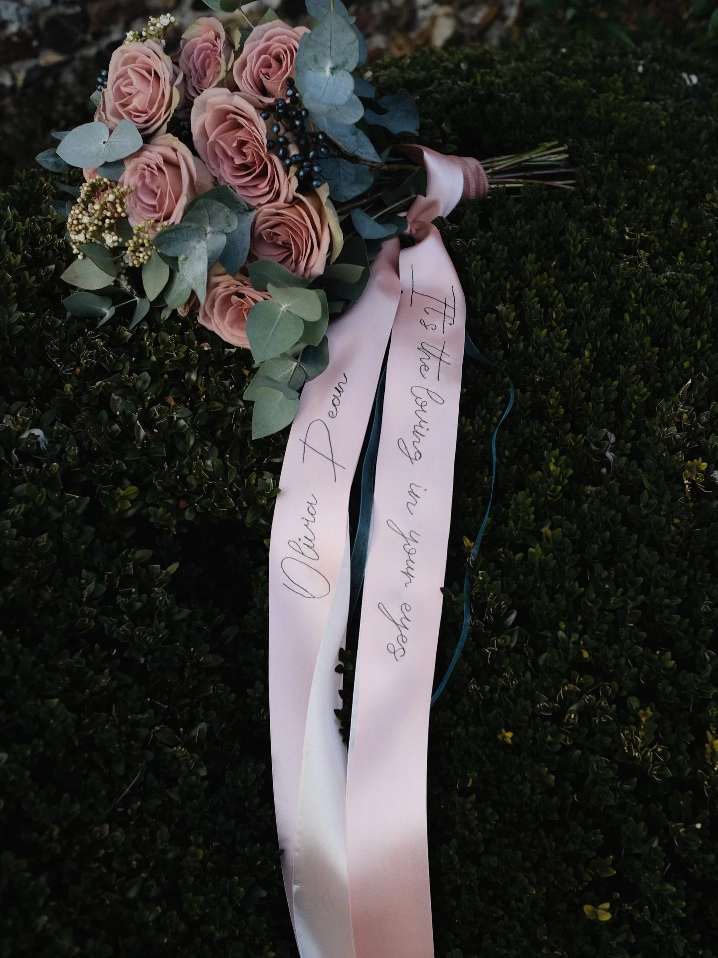 Olivia Deans &ldquo;Dive&rdquo; quoted bouquet ribbon, designed to be customised to suit your wedding palette! Order your own hand embroidered bouquet ribbon 💌

#weddingmonogram #bouquetribbon 

Photo credits: Kate scorey

Content shoots incredible 