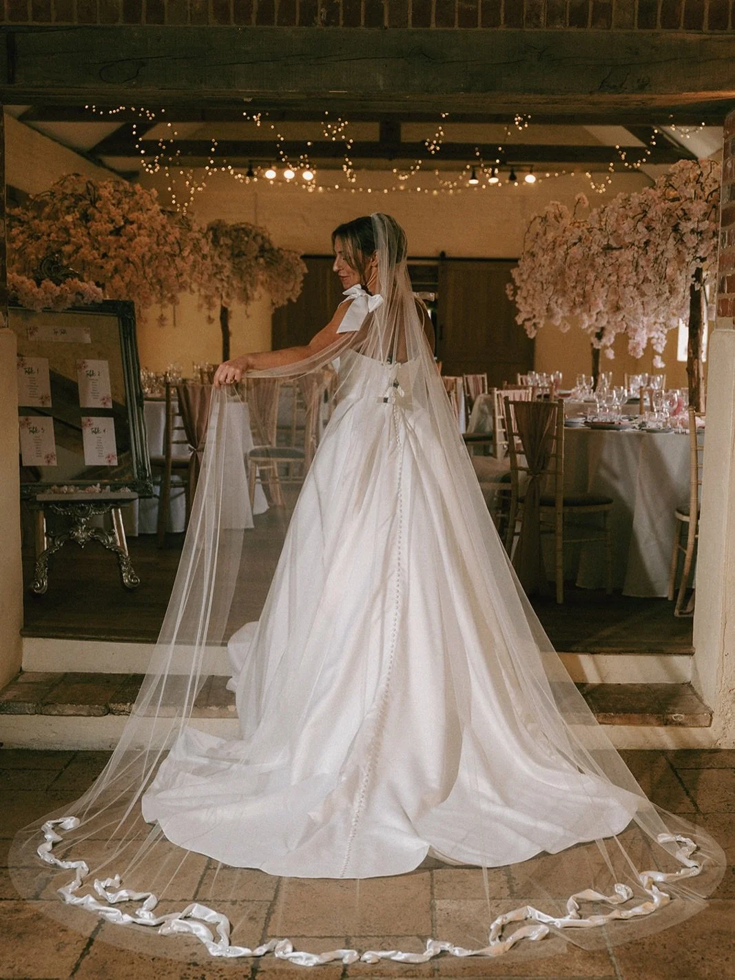 Our silk and pearls veil is hand embroidered with over 6 meters of silk ribbon and over 650 hand sewn pearls. This show stopper veil is customisable to suit your wedding theme. 

Photography // @laurenelise_photos
Venue // @hautboishall
Decor // @epi
