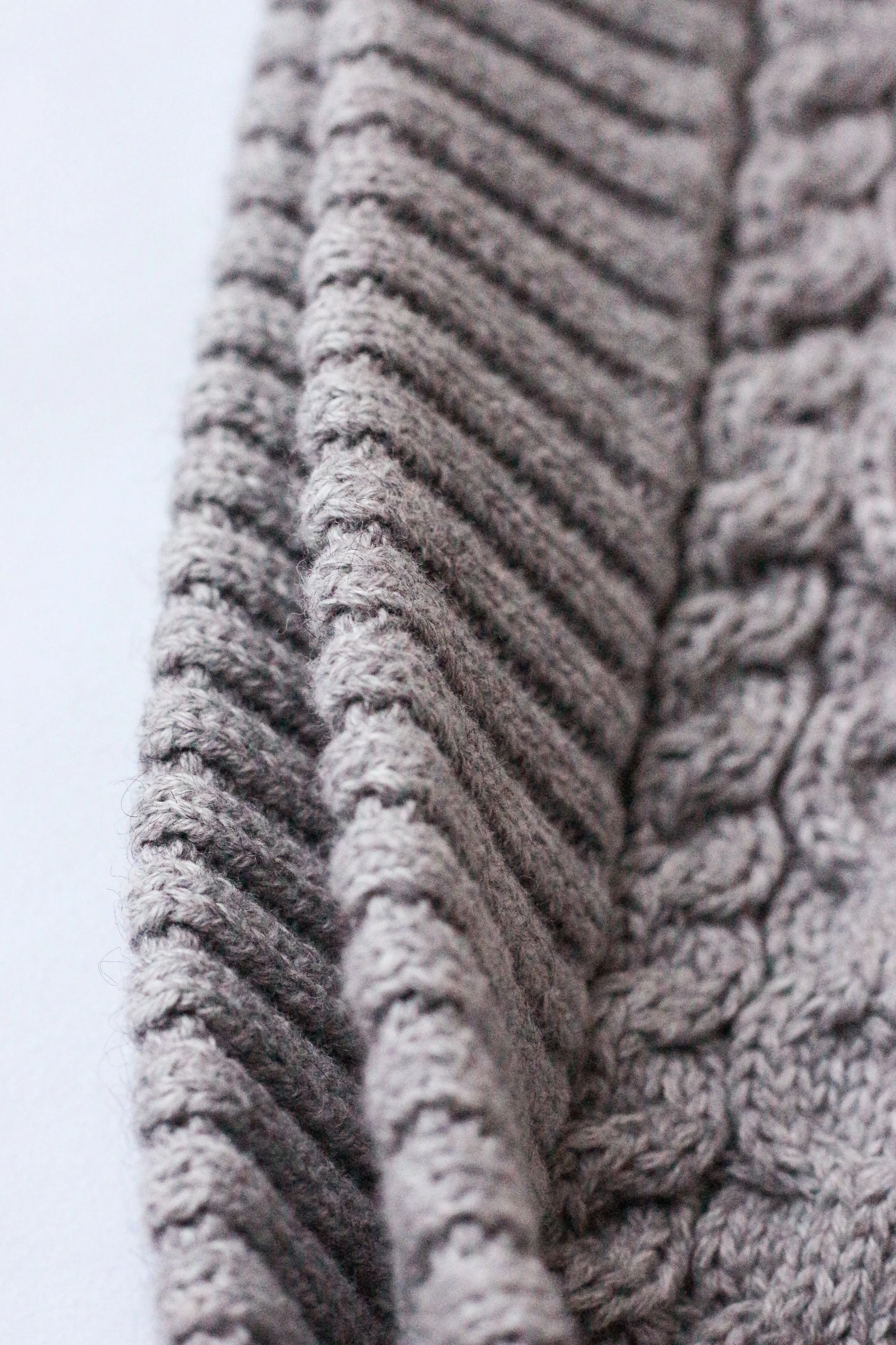 Cable Knit Sweater Vest HTHR